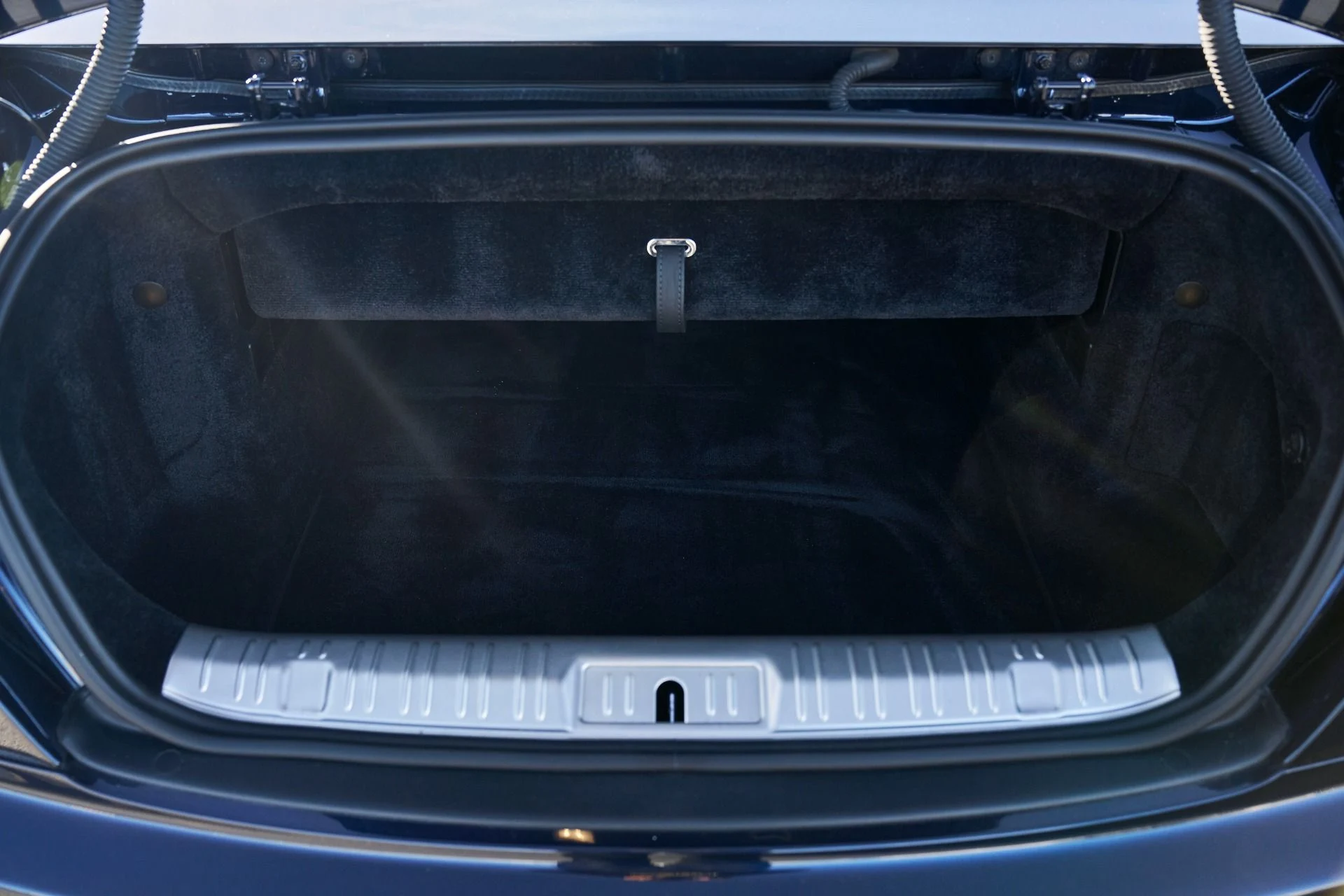 mph016_1546130108_Used_2018_Rolls_Royce_Dawn_1764124336_88eaa721a1