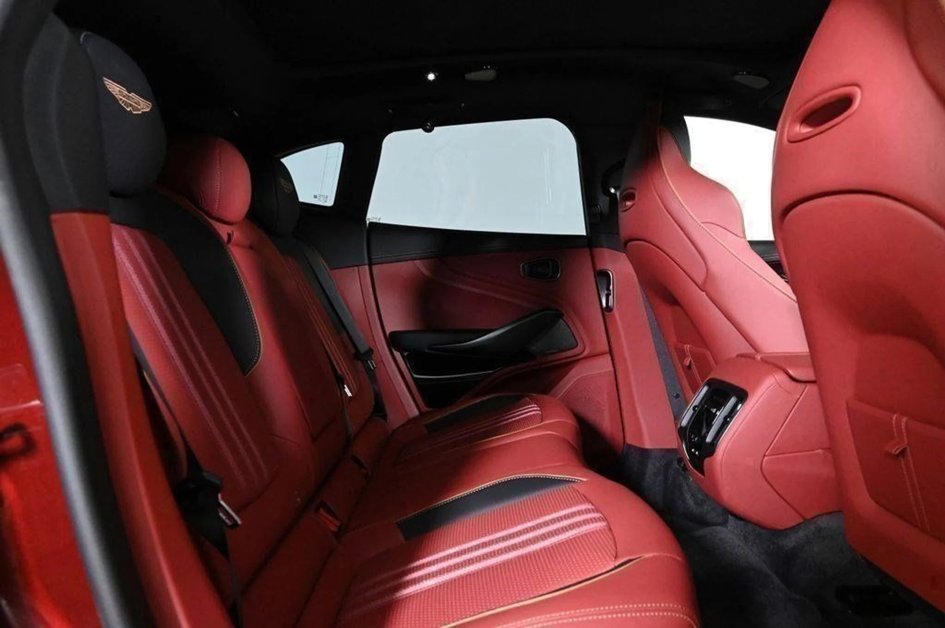 mph016_1547241220_new_2025_aston_martin_dbx_707awd_11350_22854858_16_1024_2727a4a171