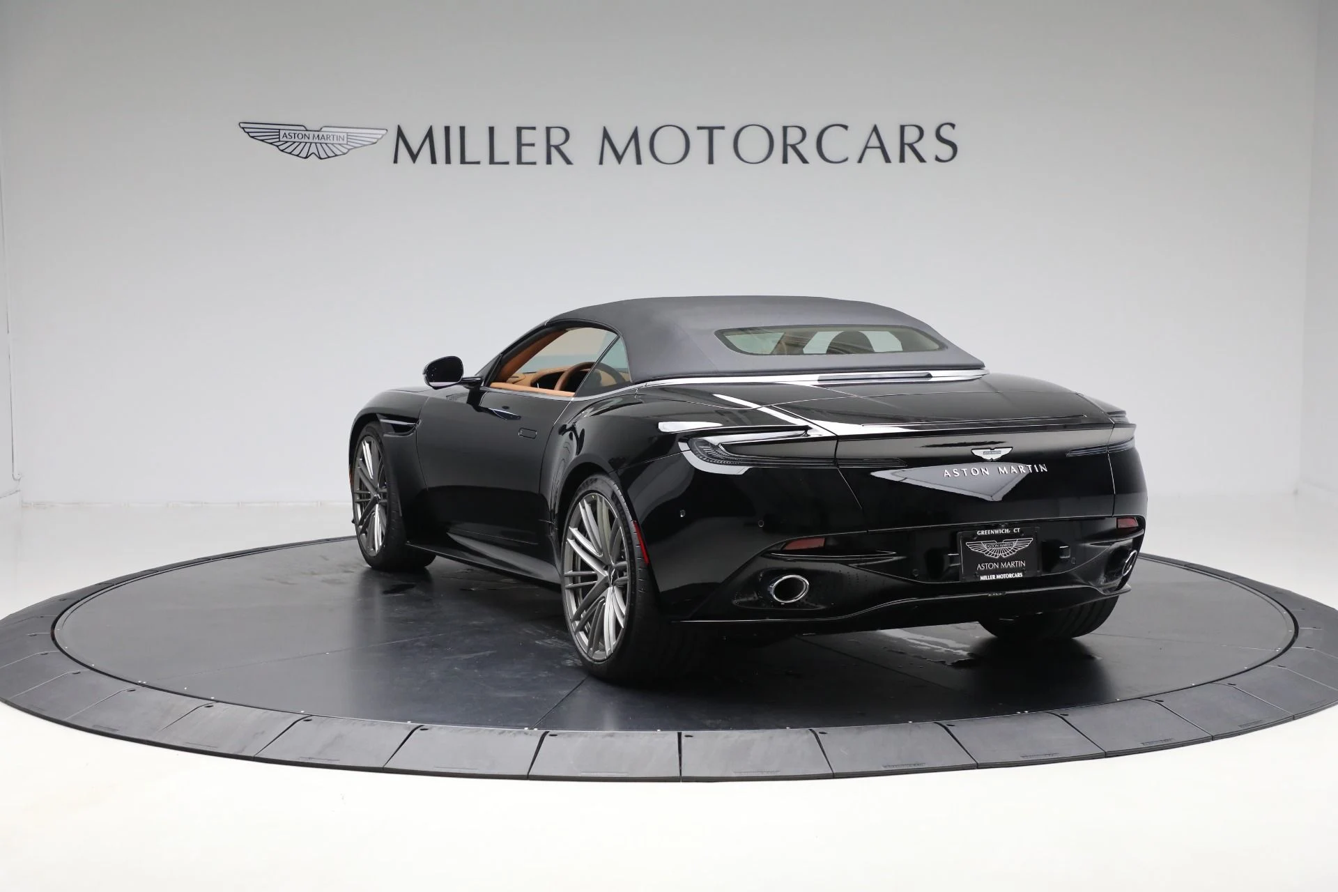 mph016_1553923891_New_2025_Aston_Martin_DB_12_Volante_ad640893ec
