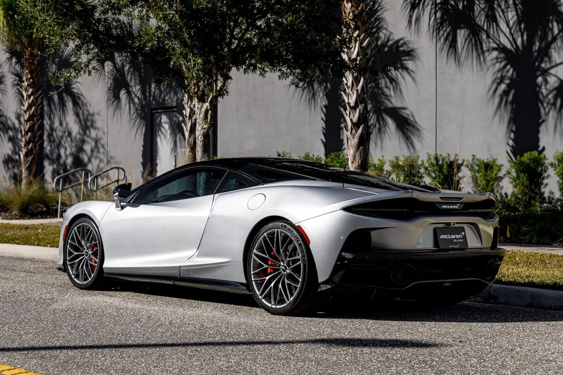 mph016_156807581_632_p17_l_dadc82d900