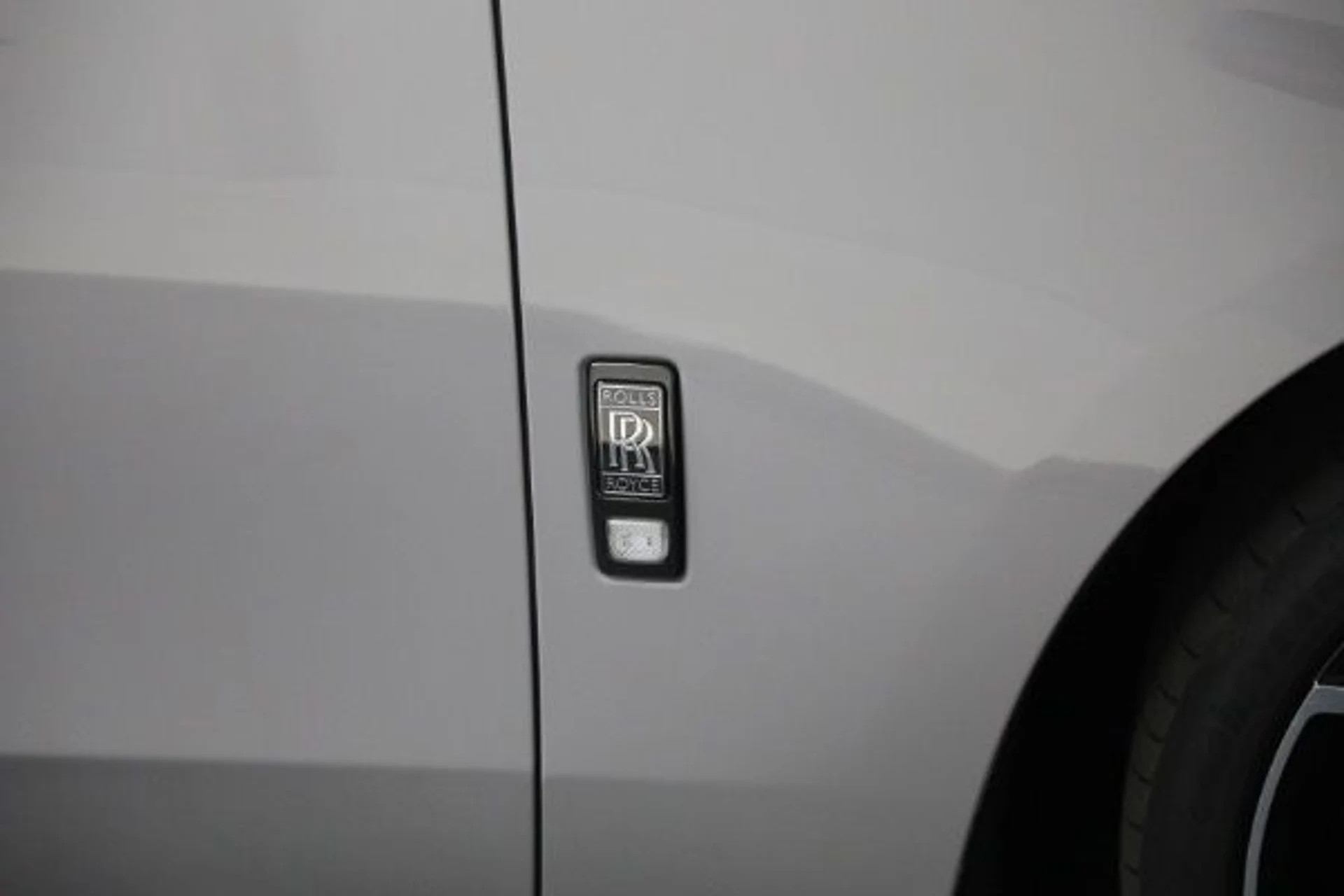 mph016_1574493102_New_2025_Rolls_Royce_Black_Badge_Ghost_9d7cea140d