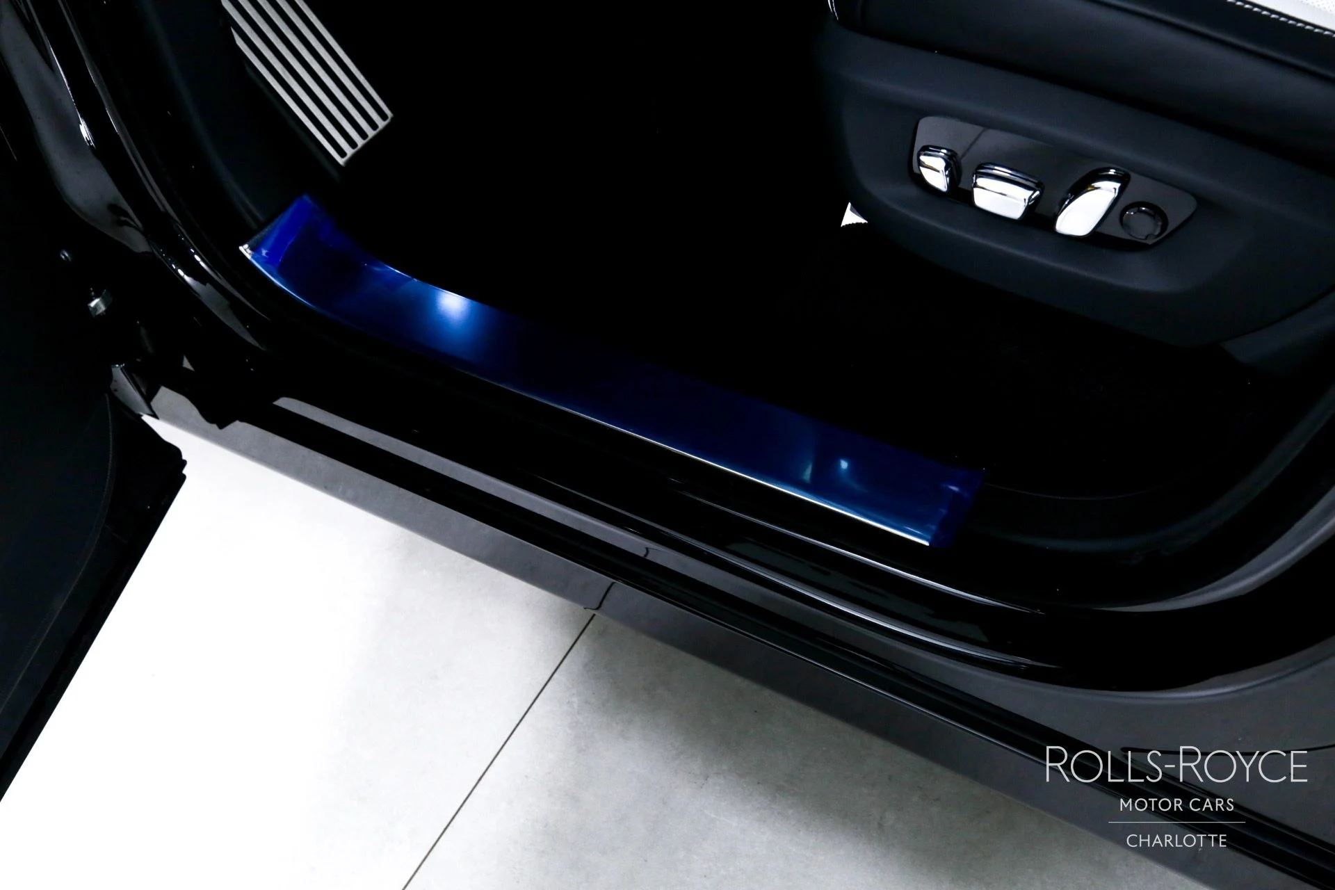 mph016_1597907790_Used_2025_Rolls_Royce_Cullinan_1746196138_9f668428df