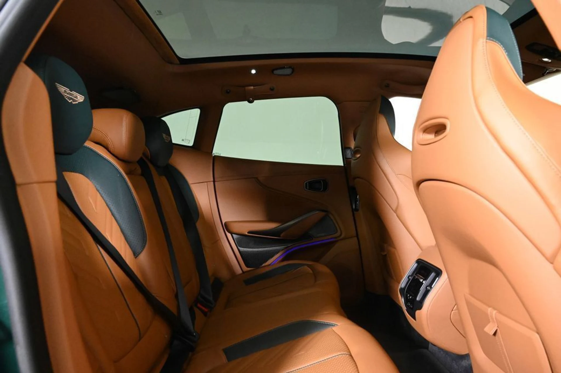 mph016_1609784066_new_2026_aston_martin_dbx_sawd_11350_23004766_16_1024_bcc1eef775