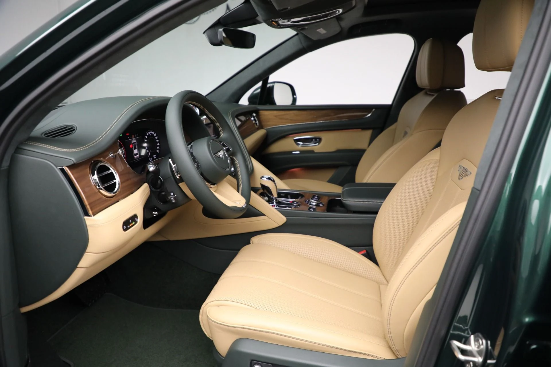 mph016_1609803701_New_2025_Bentley_Bentayga_V8_9e6dc0af34