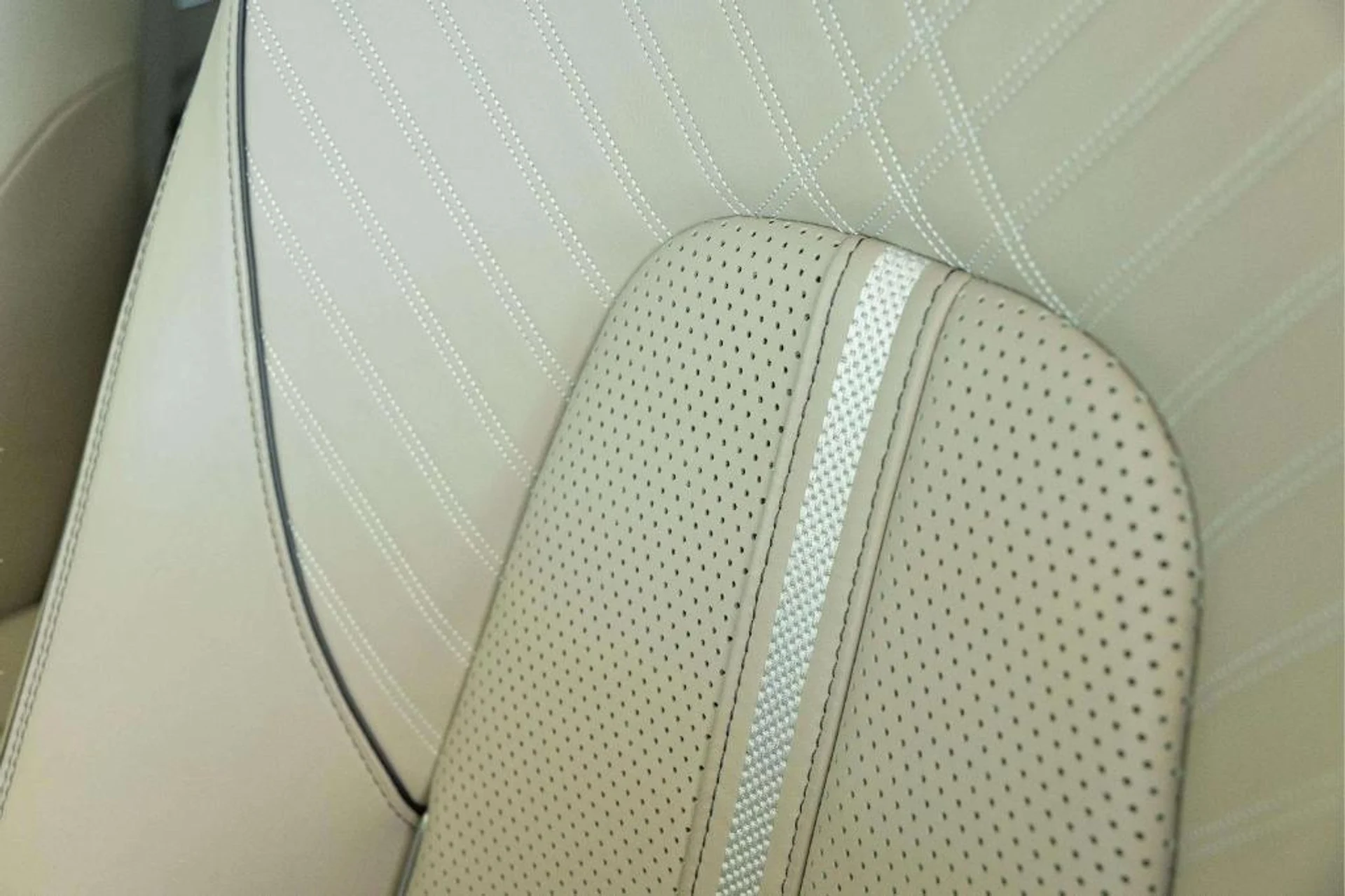 mph016_1624026501_zb_TX_Xi40l_Vy3_Y_Labm_F1ed_Dv_Rgd_Y_ec1de3d264