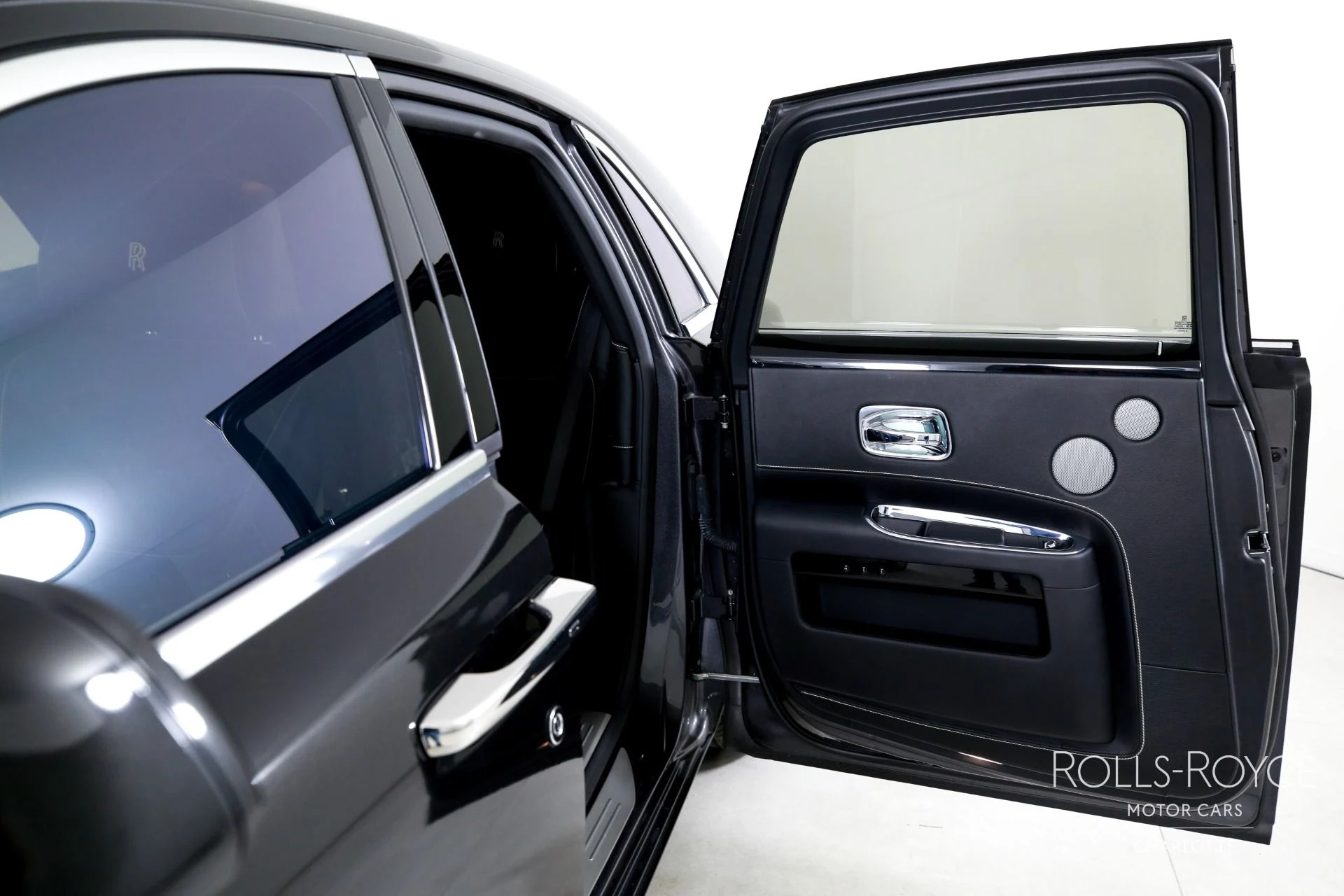 mph016_1629908409_Used_2015_Rolls_Royce_Ghost_1769450770_f46ea8d22b