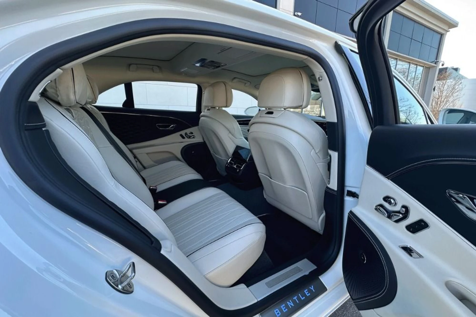 mph016_1634258330_Used_2021_Bentley_Flying_Spur_V8_Base_1770376183_34e6385e9f