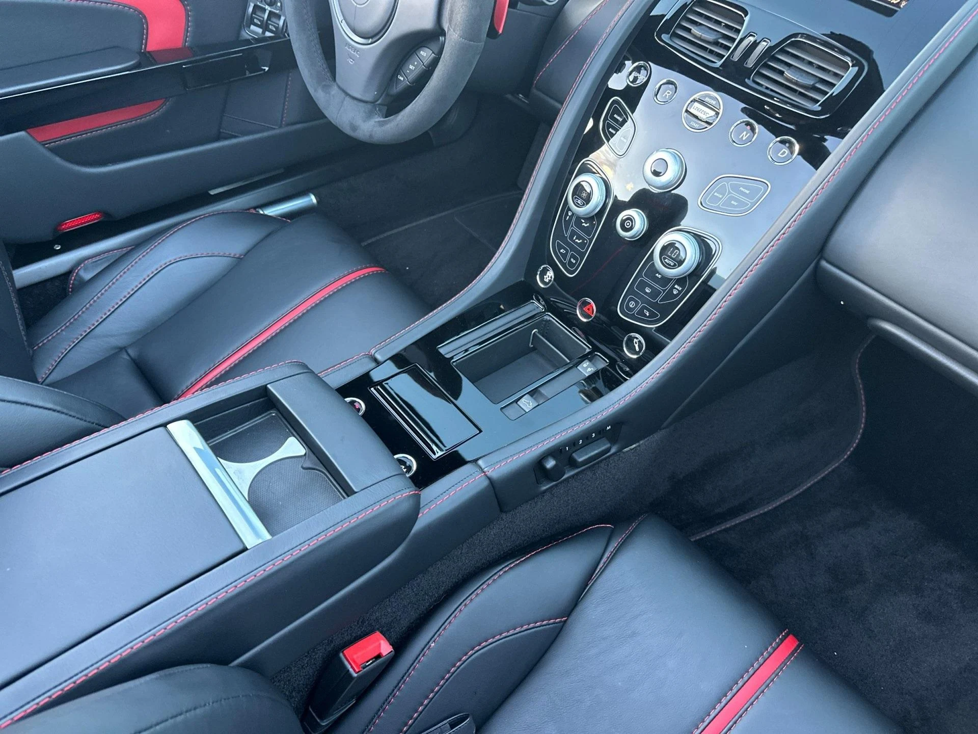 mph016_1639060315_Used_2017_Aston_Martin_V12_Vantage_S_1763219349_c4390553fb