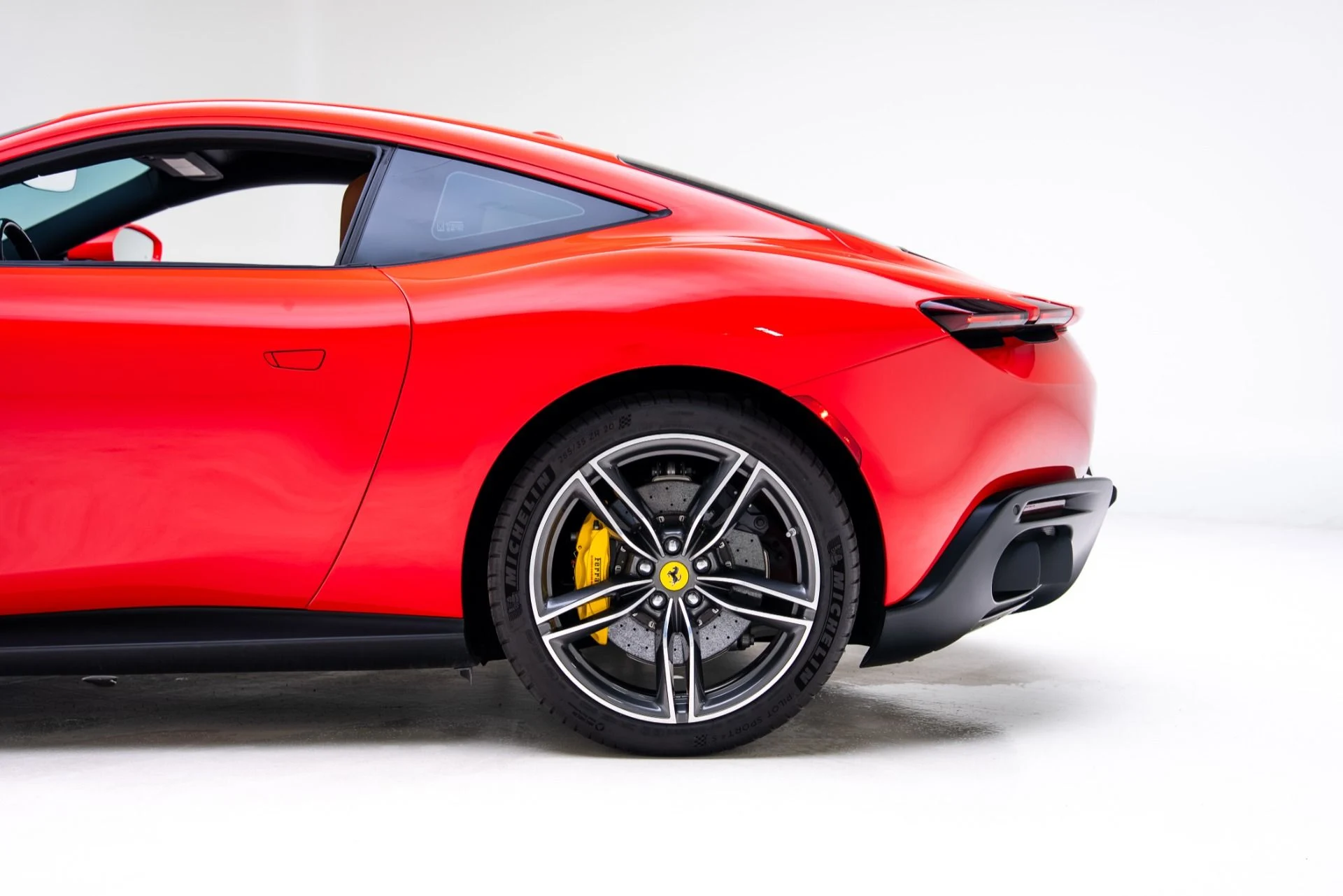 mph016_1649010499_Used_2022_Ferrari_Roma_1769211698_ae71f2b8d9