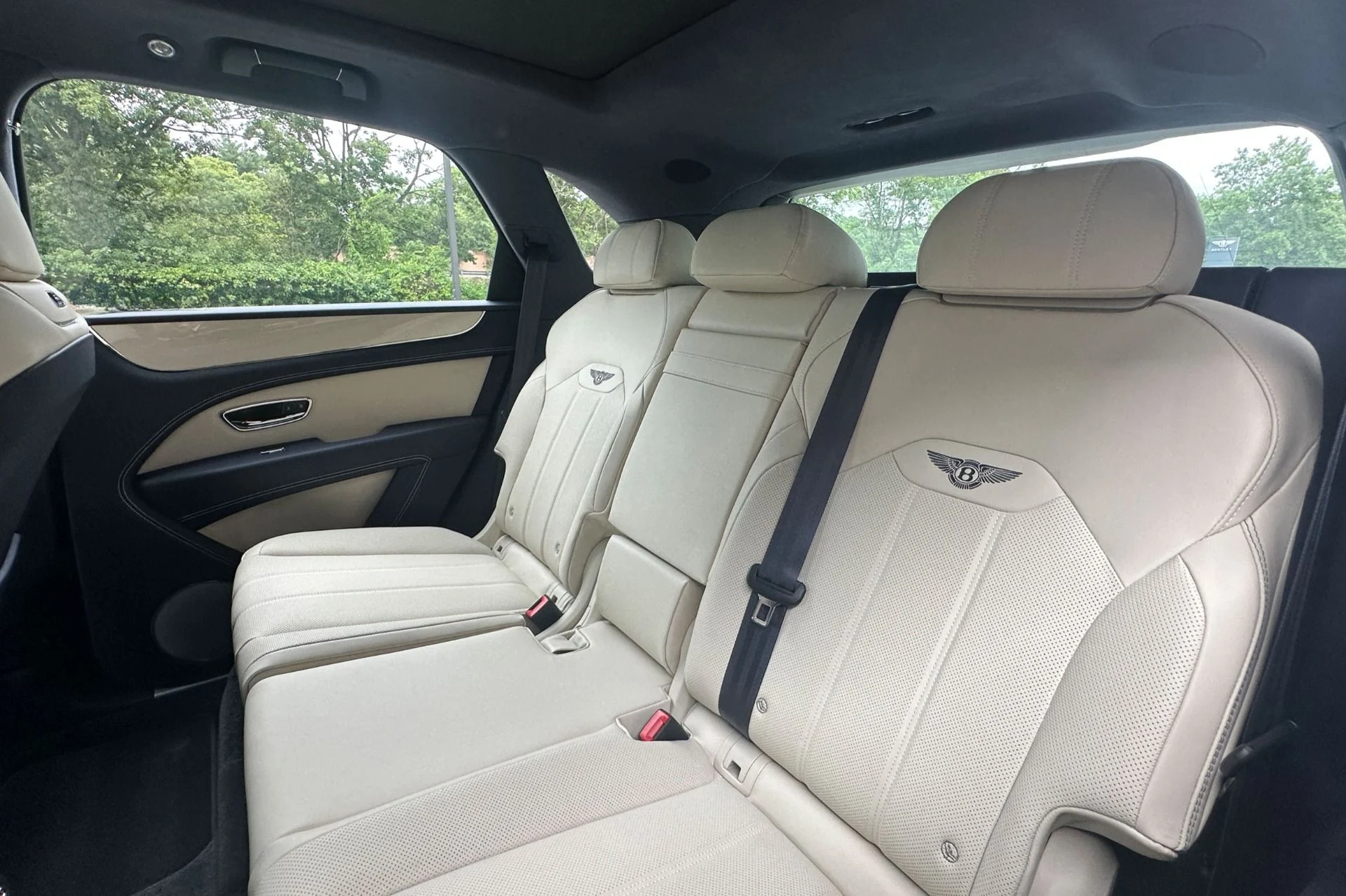 mph016_1650994880_New_2026_Bentley_Bentayga_V8_1784720137_65fd34b54e