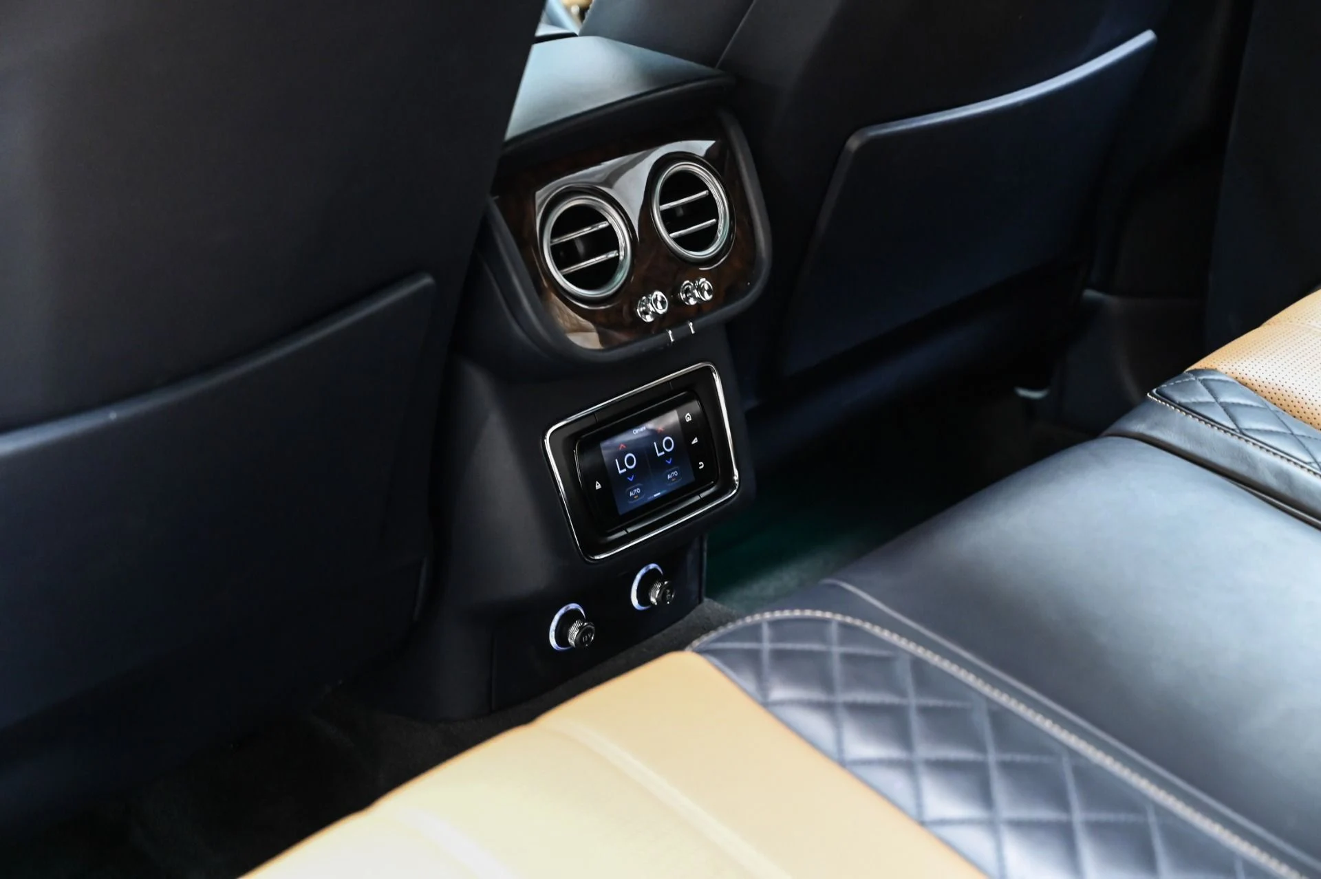 mph016_1653286940_Used_2018_Bentley_Bentayga_W12_1749249697_8ce99315a2