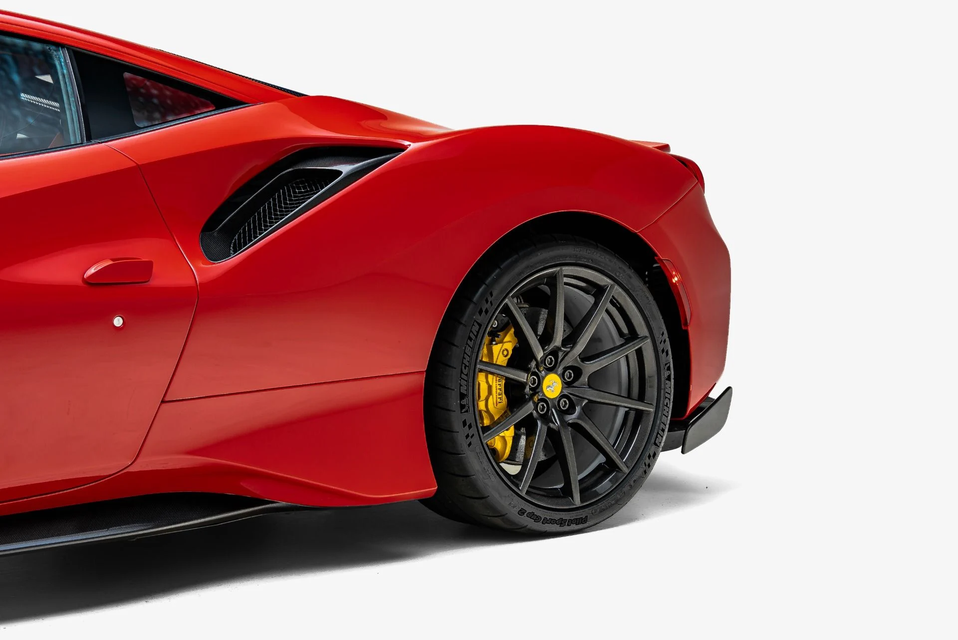 mph016_1654731046_Used_2019_Ferrari_488_Pista_1784869138_5f2ca61502