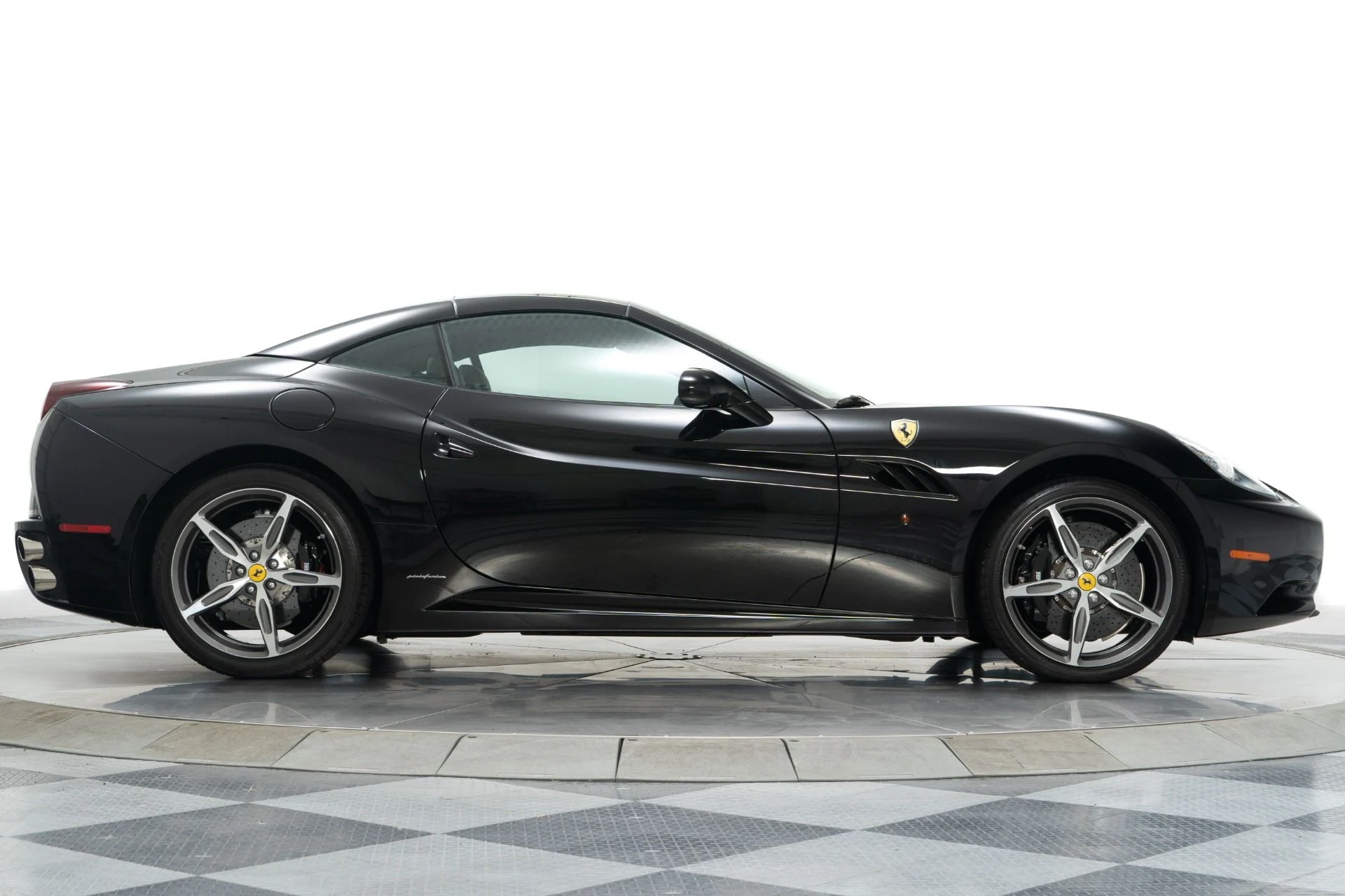mph016_1664525718_Used_2014_Ferrari_California_1755618260_267c7dbff3