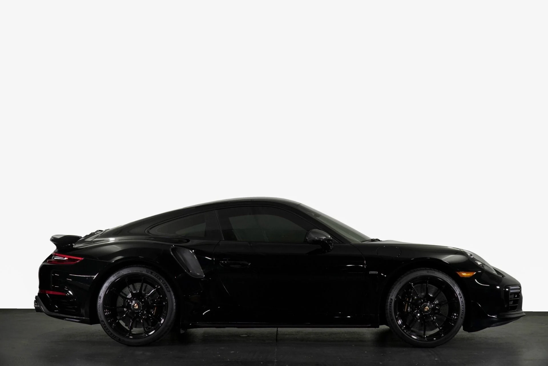 mph016_1680088700_Used_2018_Porsche_911_Turbo_S_1775836607_e159e02088