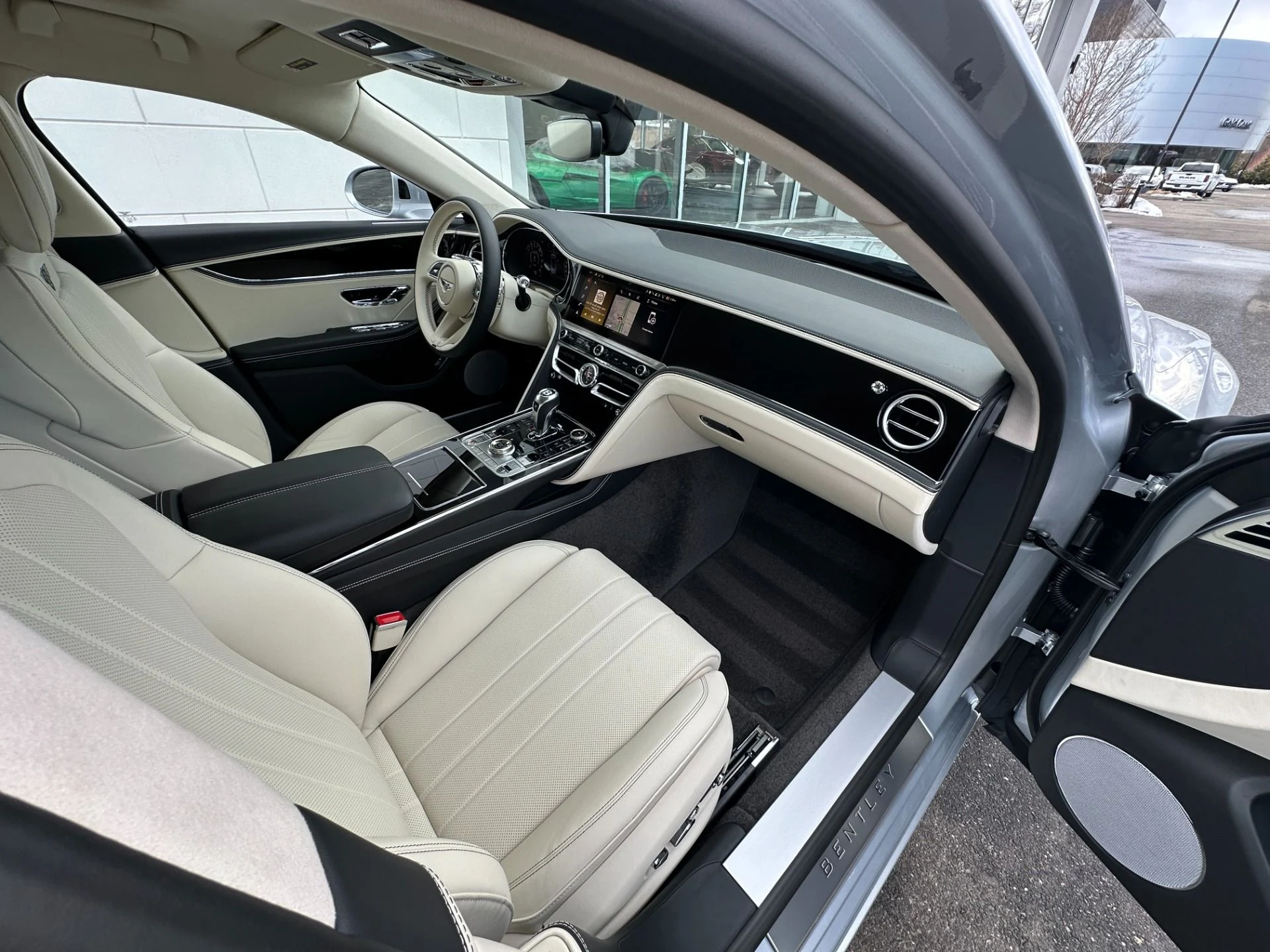 mph016_1680455555_Used_2026_Bentley_Flying_Spur_1784742207_8bb9401b59