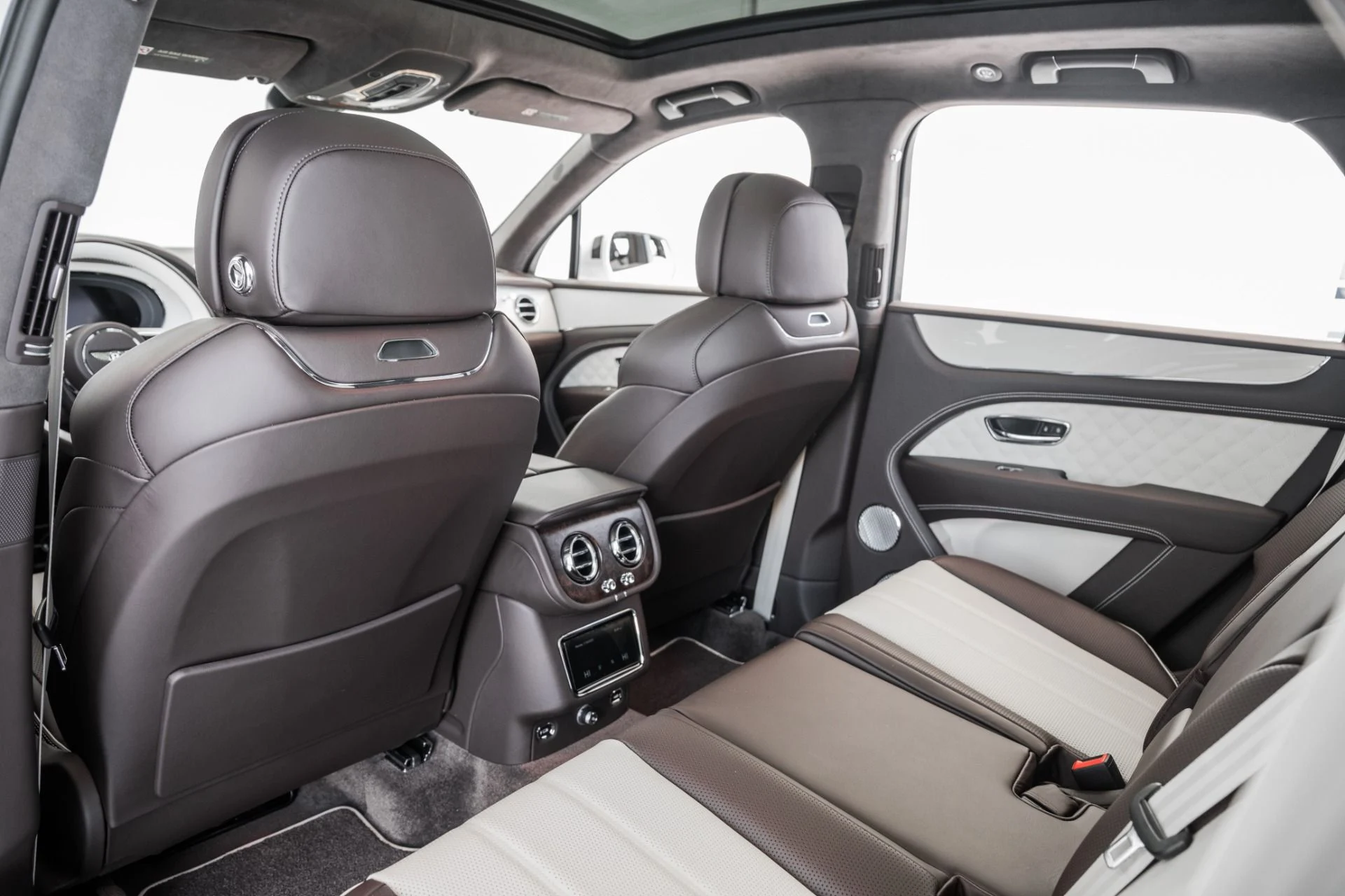 mph016_1681991907_Used_2023_Bentley_Bentayga_Azure_1673896454_aa9c379ae3