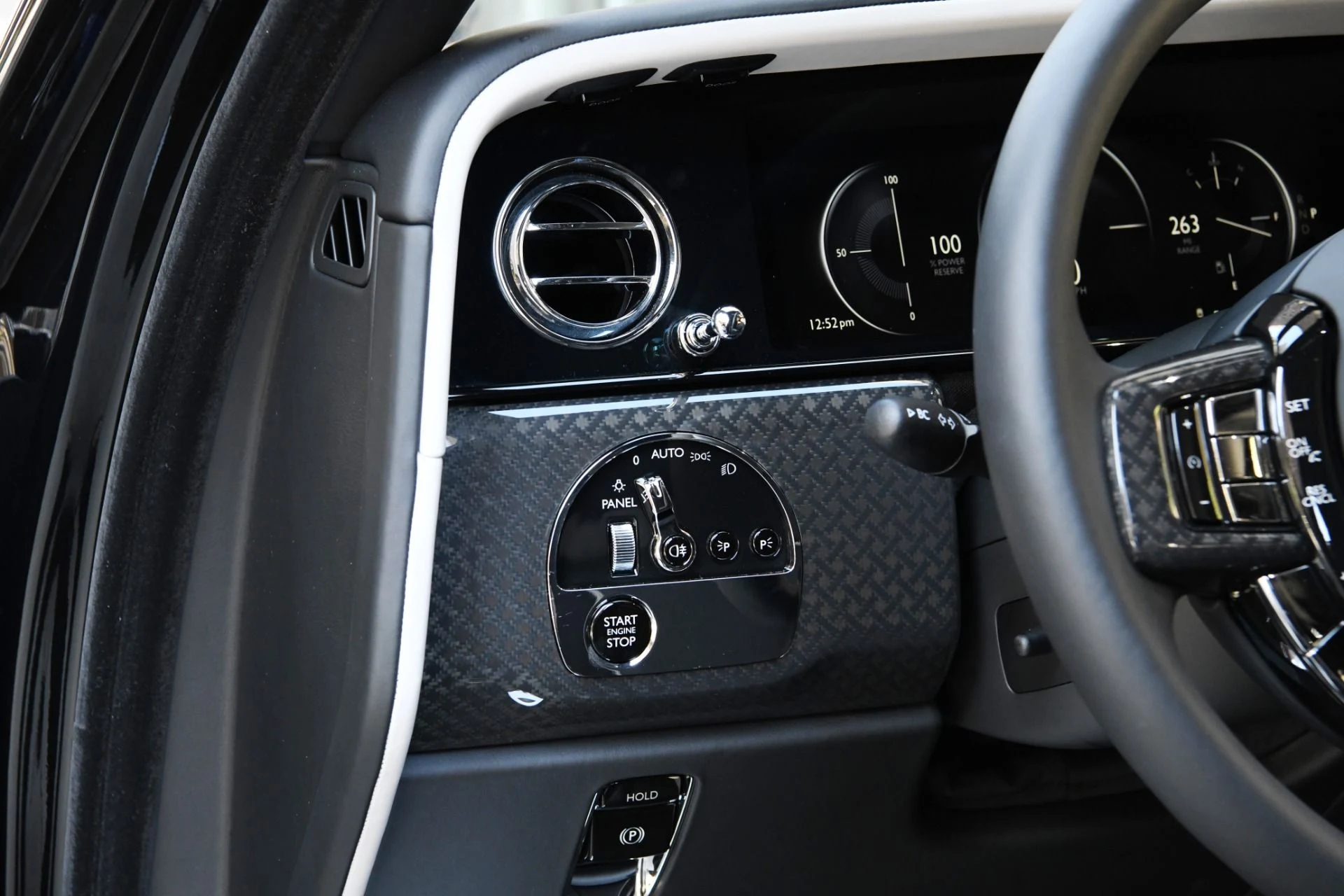 mph016_169183951_11731_p18_l_1392f09a15