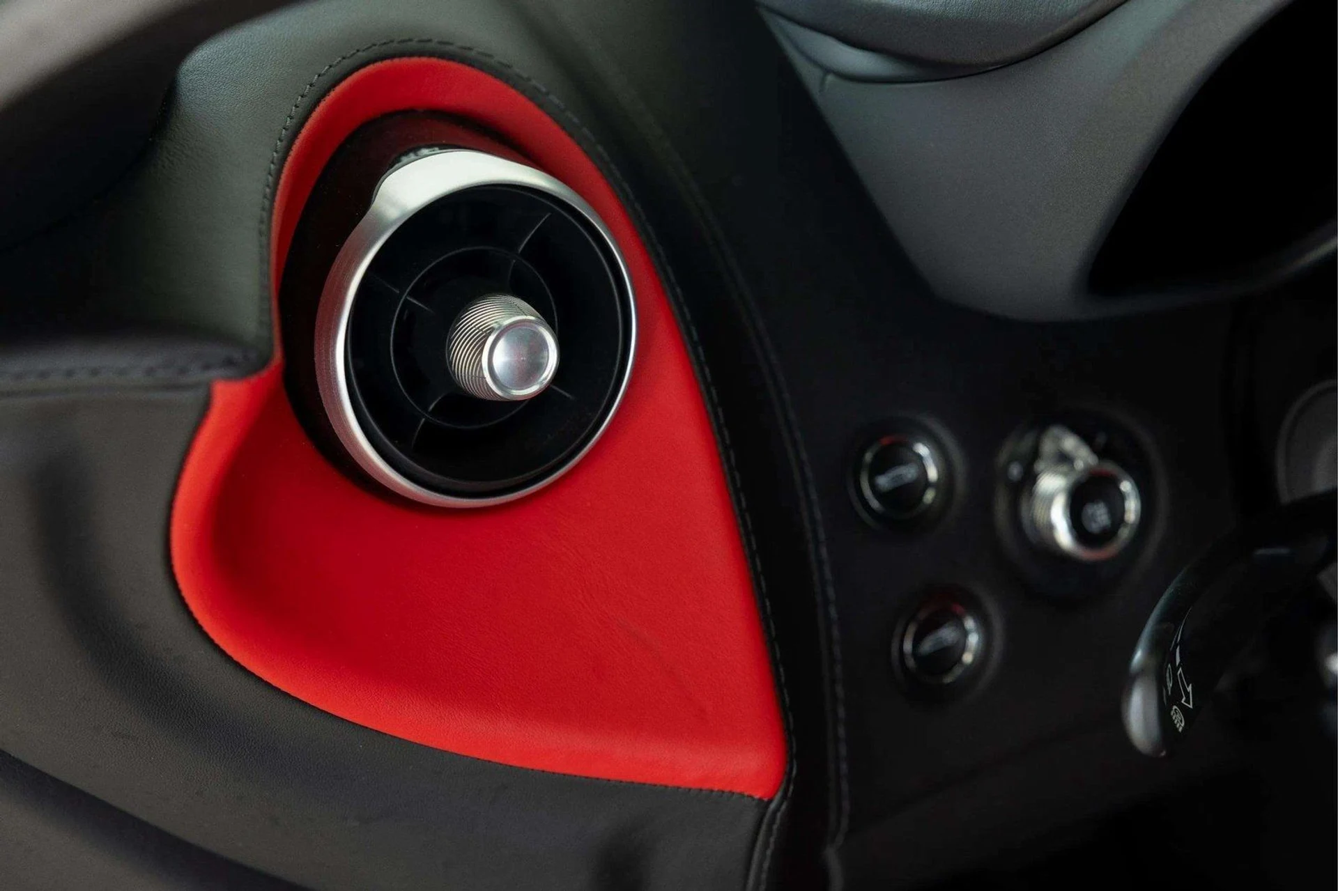 mph016_169788800_image_17_54a99656f9