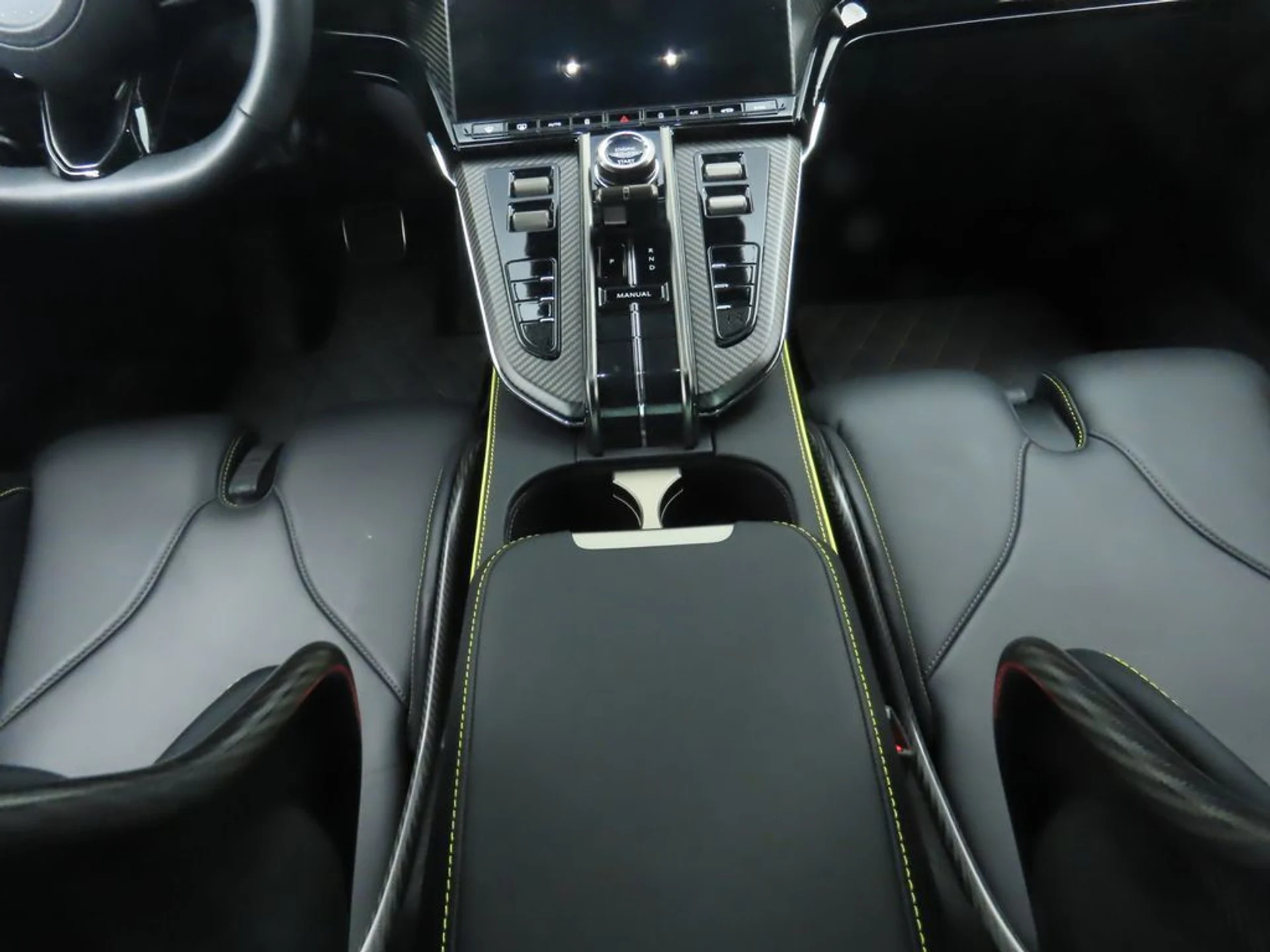 mph016_1701523313_used_2025_aston_martin_vantage_coupe_8119_22951526_17_1024_006a7923d2