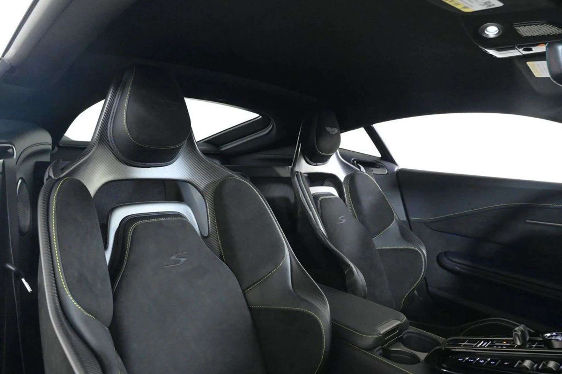 mph016_1703386102_new_2026_aston_martin_vantage_scoupe_11350_22957420_16_1024_cde199e91d