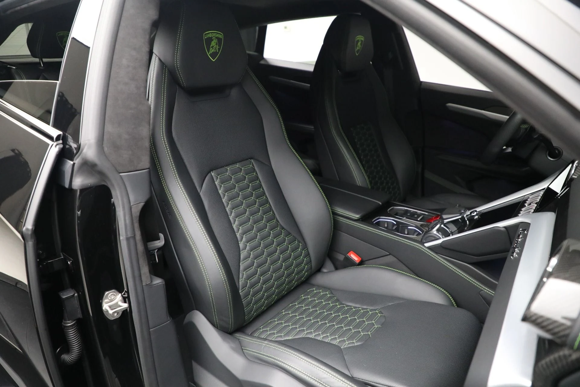 mph016_1703984504_Used_2022_Lamborghini_Urus_1761597990_d4463359ea