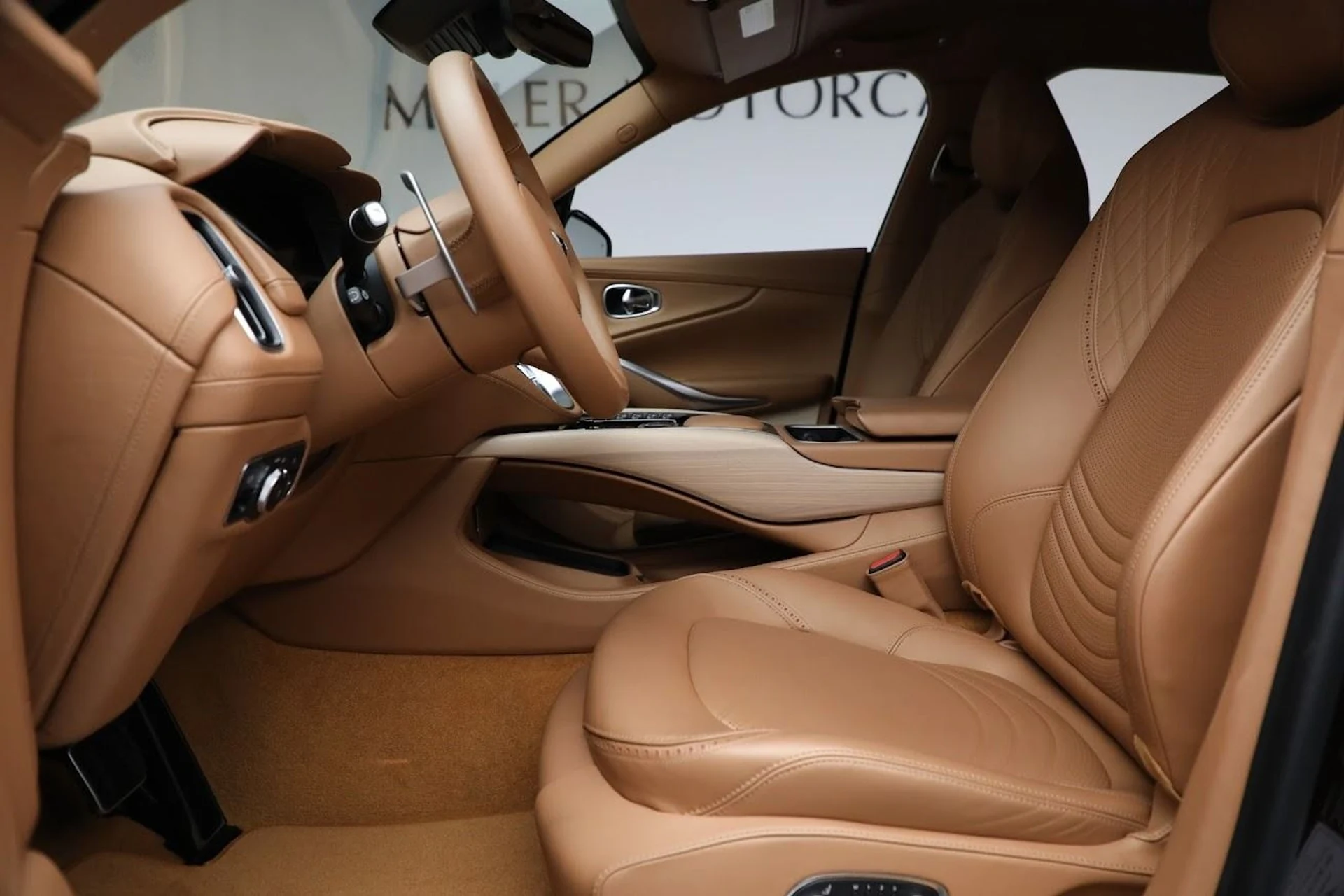 mph016_1708092579_Used_2022_Aston_Martin_DBX_e1a8049940
