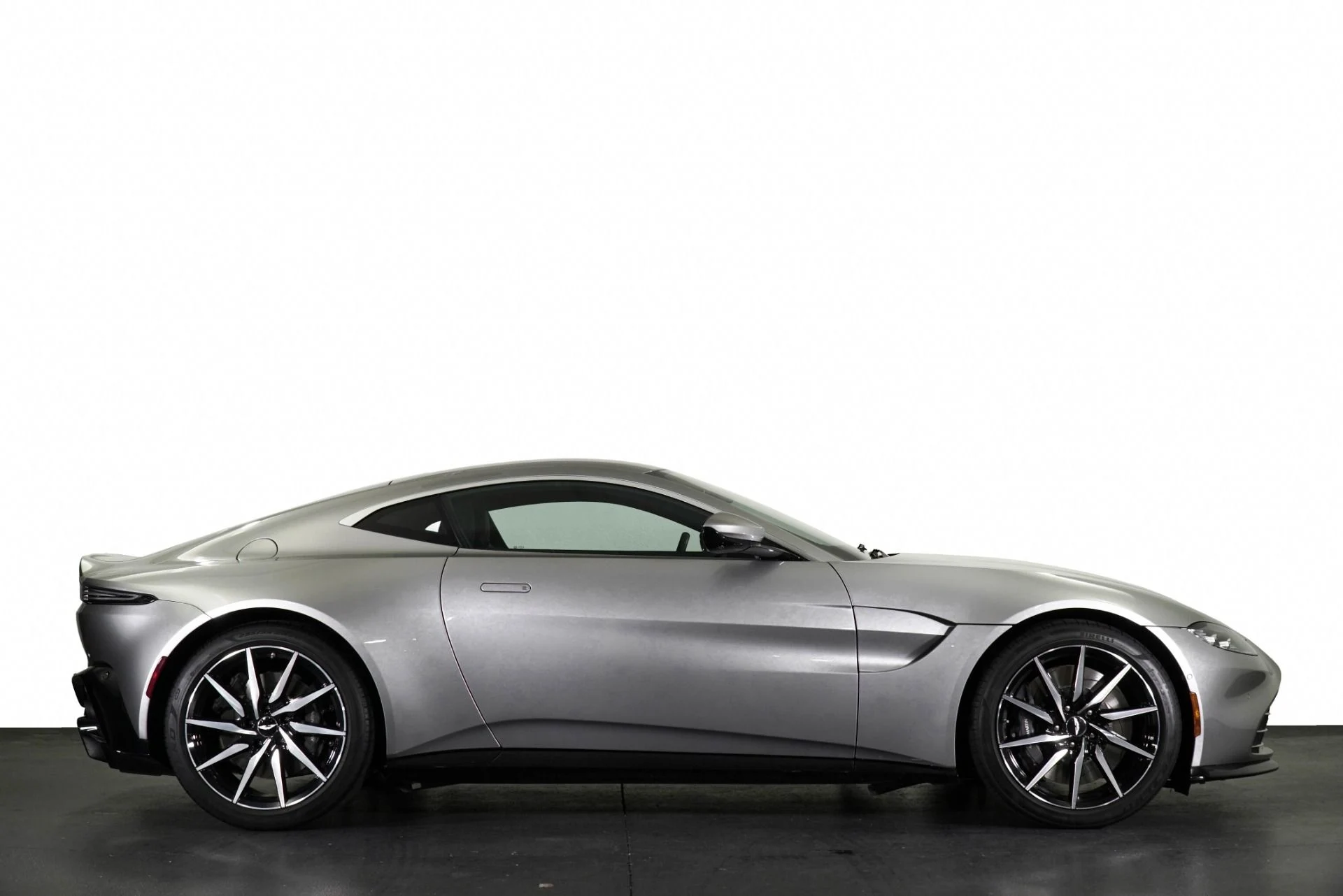 mph016_170942152_Used_2023_Aston_Martin_Vantage_1770366808_ad48437761