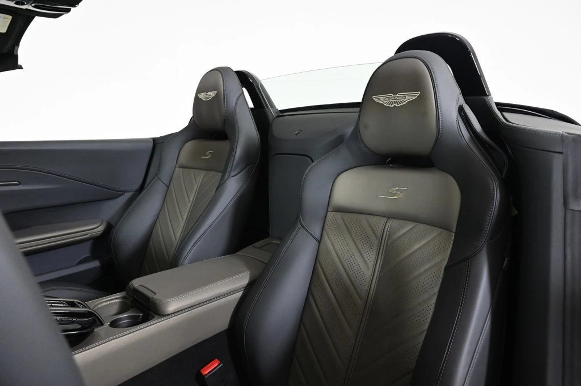 mph016_1711617975_new_2026_aston_martin_vantage_sroadster_11350_22966411_16_1024_f9b92b9f35