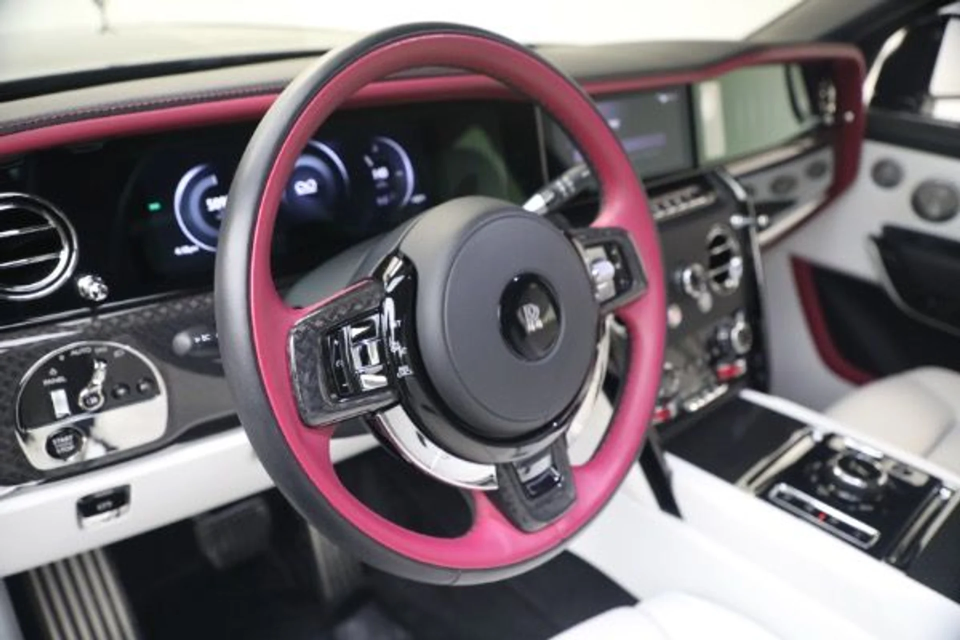 mph016_1713679460_Used_2025_Rolls_Royce_Black_Badge_Cullinan_52d4bb73b6