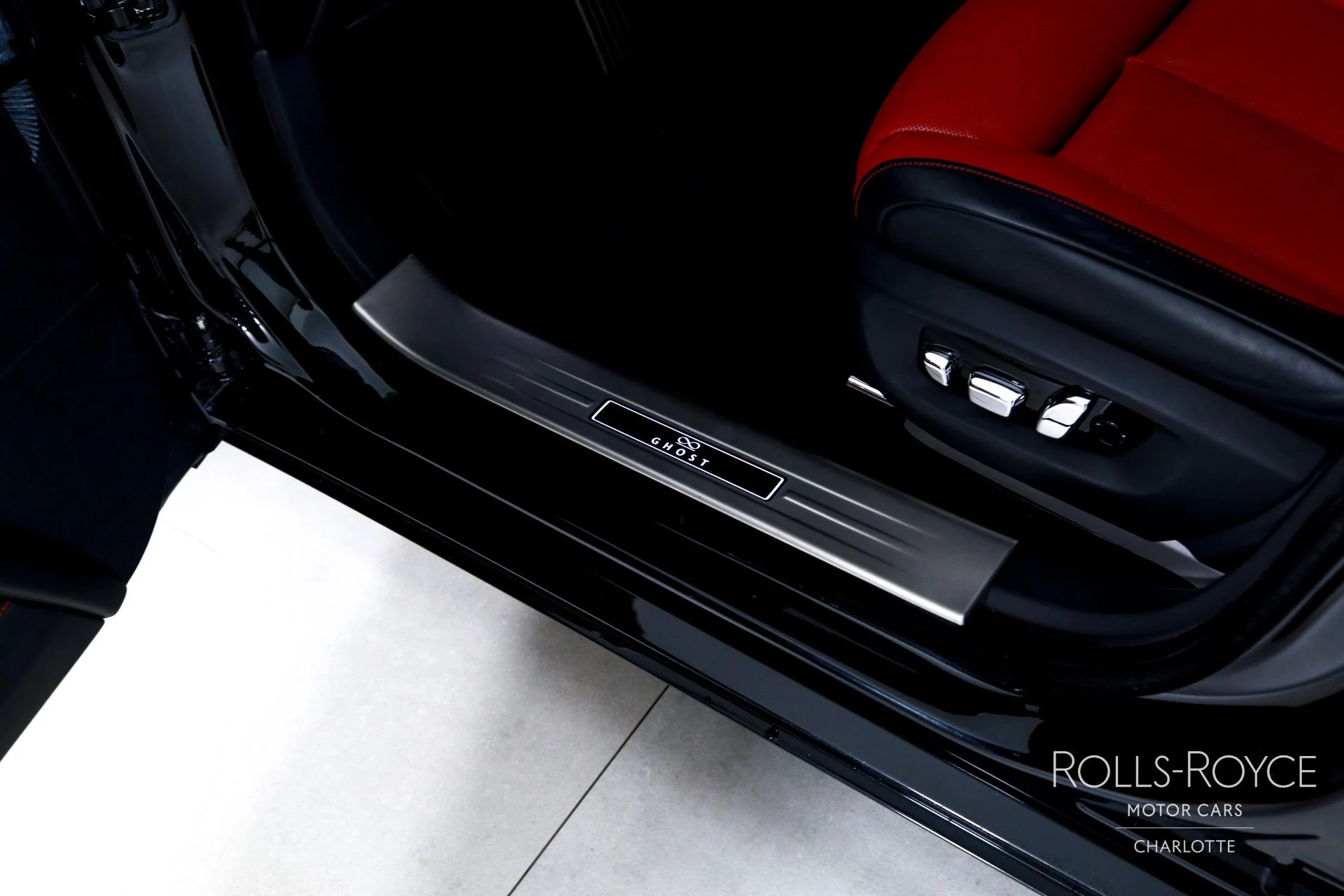 mph016_1727271218_Used_2022_Rolls_Royce_Black_Badge_Ghost_1749920744_bbedbc7922