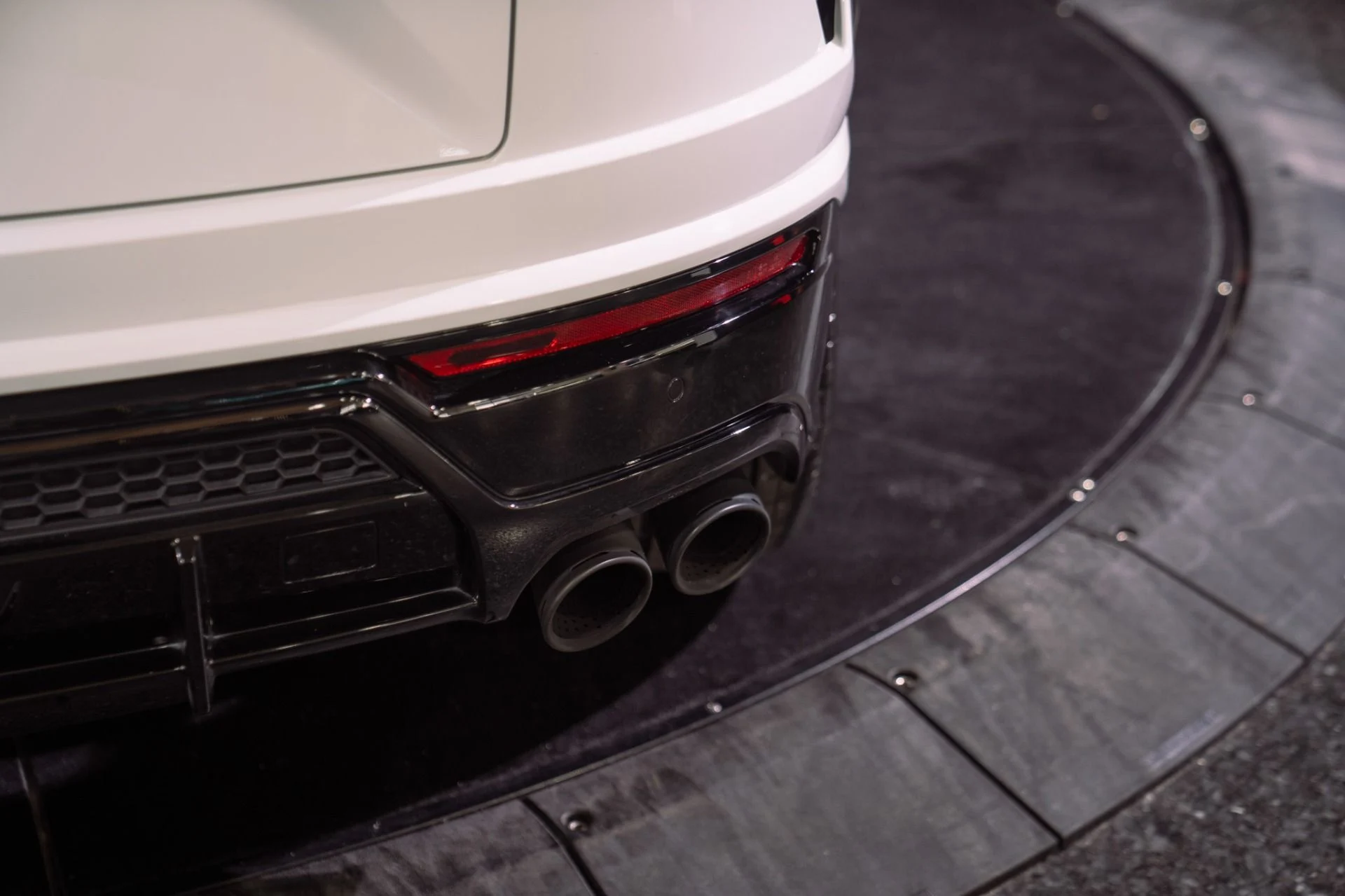 mph016_1753722563_Used_2022_Lamborghini_Urus_Full_Carbon_Interior_Package_1792255478_00681f2aaf