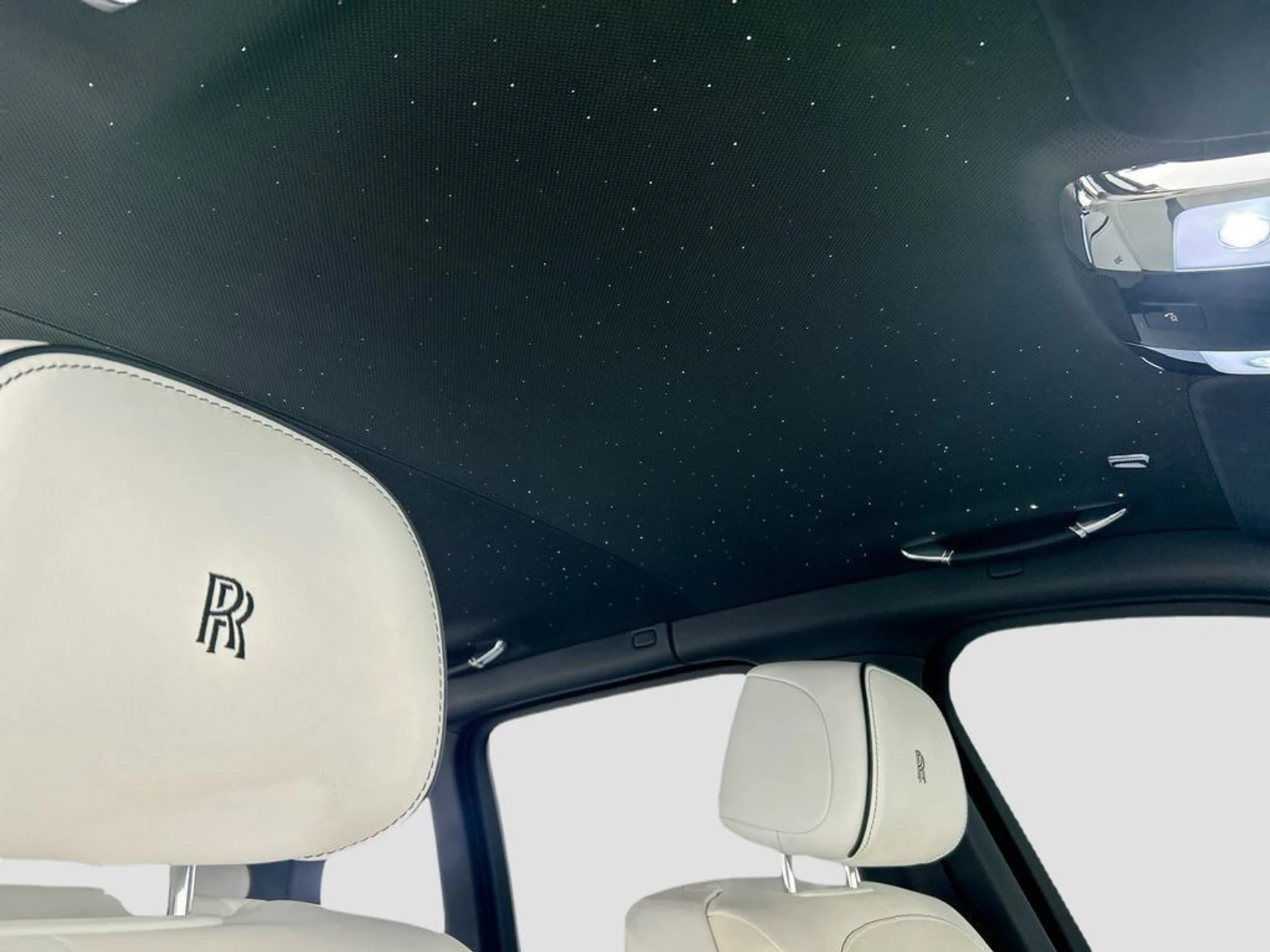 mph016_1754701304_used_2021_rolls_royce_cullinan_sportutility_8119_23020576_17_1024_587745cc9c