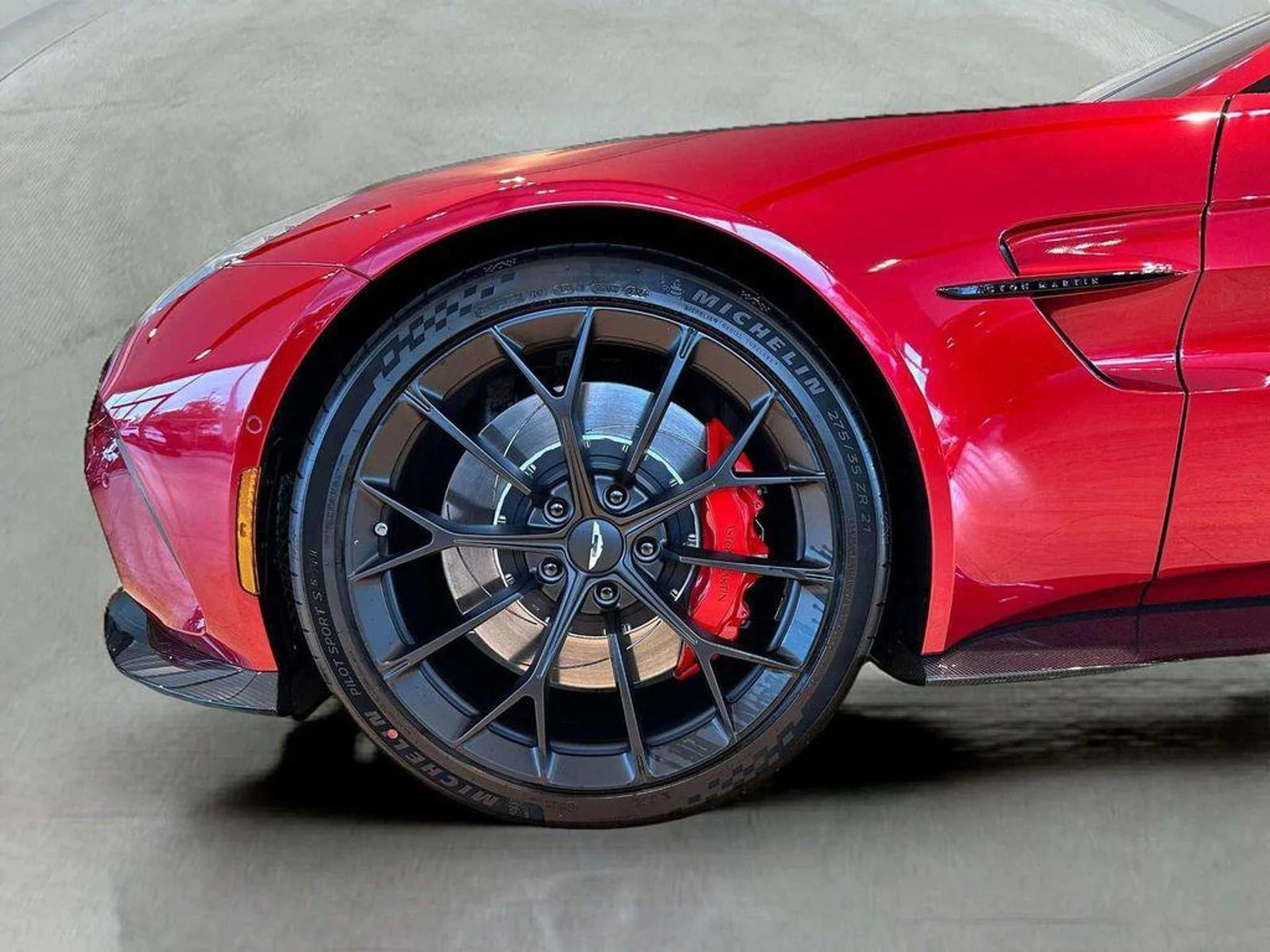 mph016_1770543274_wqur_C_Lu_LE_5co_UW_Nioucuc2t_S2w_M_69802712eb