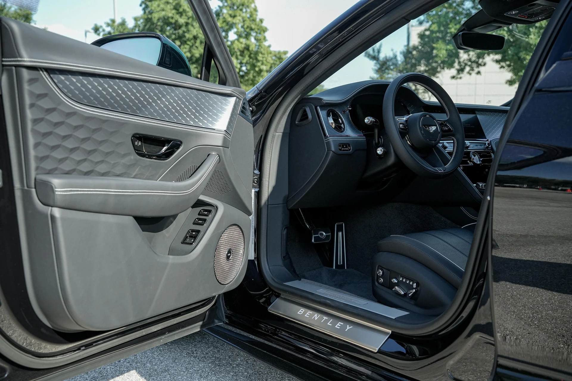 mph016_1771230569_Hi_Tech_Luxury_Imports_LLC_SCBBR_6_ZG_1_SC_022806_image_16_cb0684478a