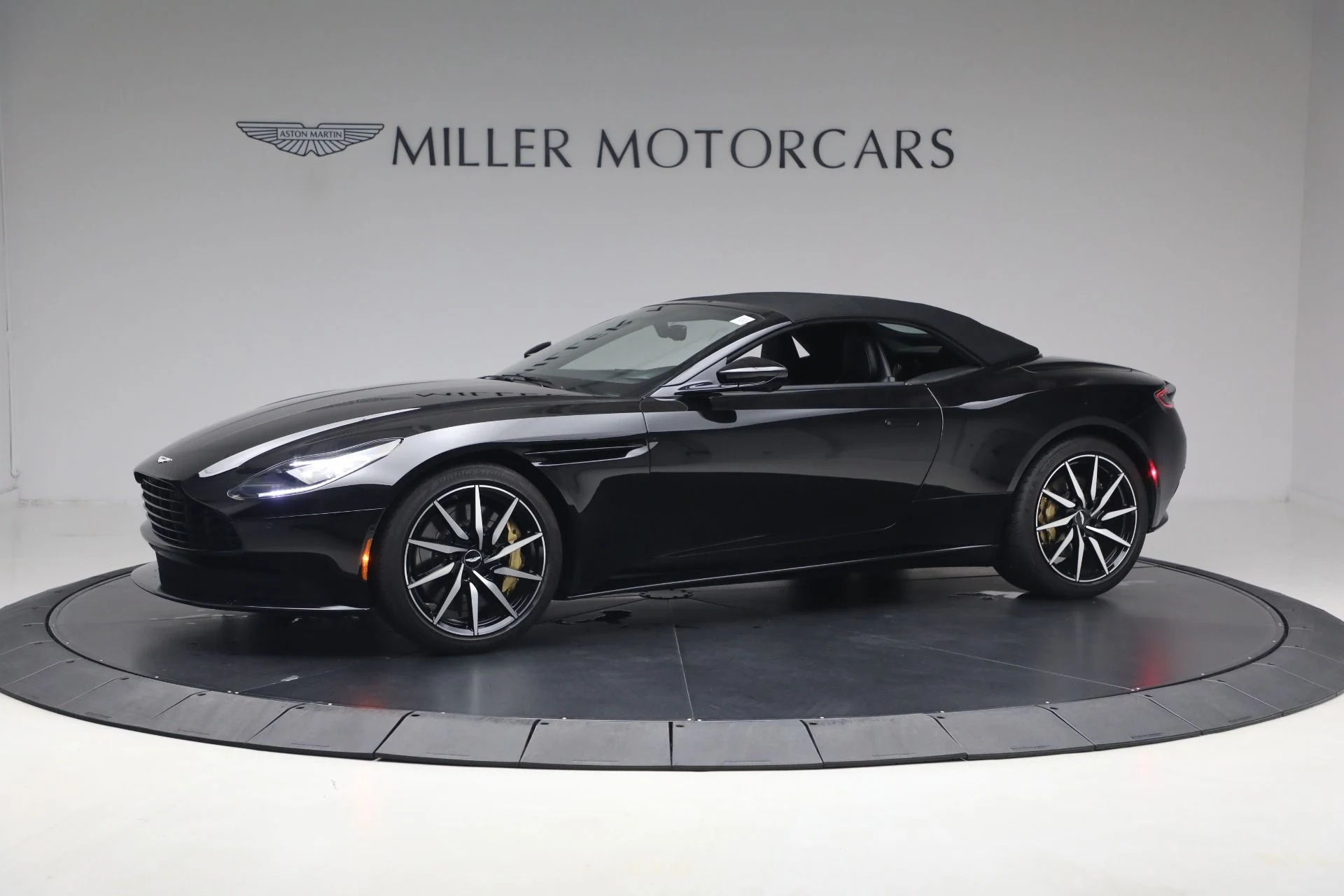 mph016_1788754080_Used_2020_Aston_Martin_DB_11_Volante_1780502553_fefa14ca70