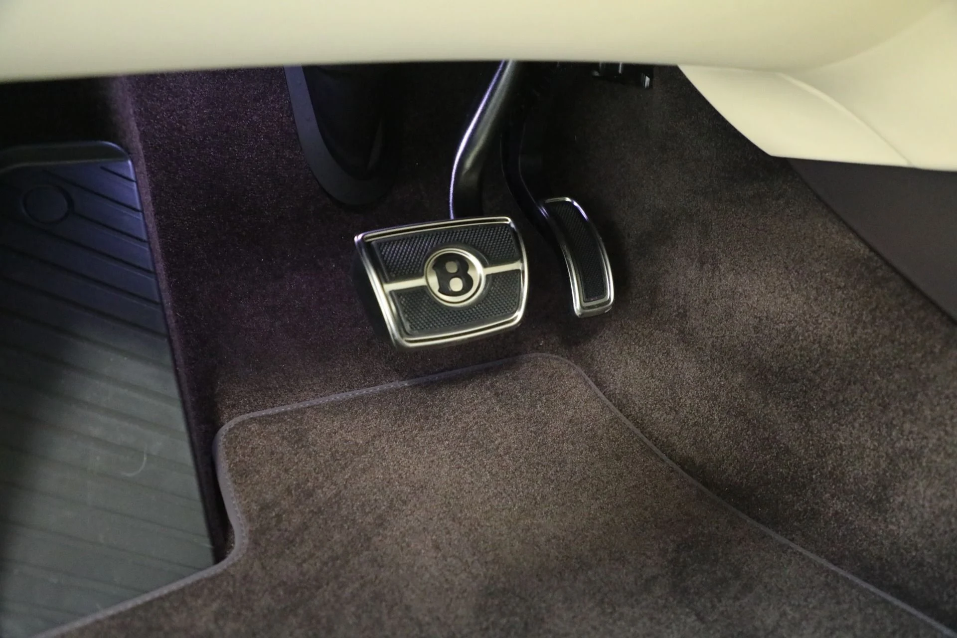 mph016_1791183708_New_2025_Bentley_Bentayga_Azure_V8_8fa0a353f8