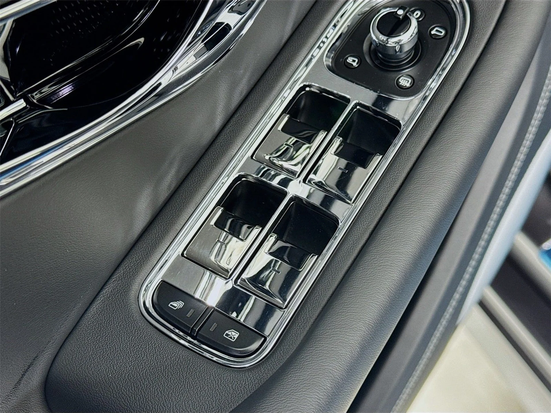 mph016_1795010198_ba4b503a323592ed5f651a8e0017455bx_9882e046a1