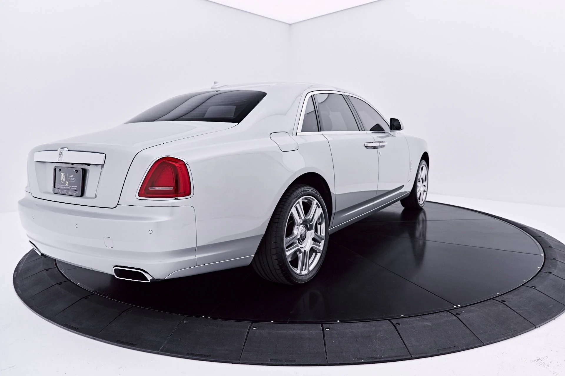 mph016_1795127834_Used_2015_Rolls_Royce_Ghost_Base_1783648146_46061dfc4d