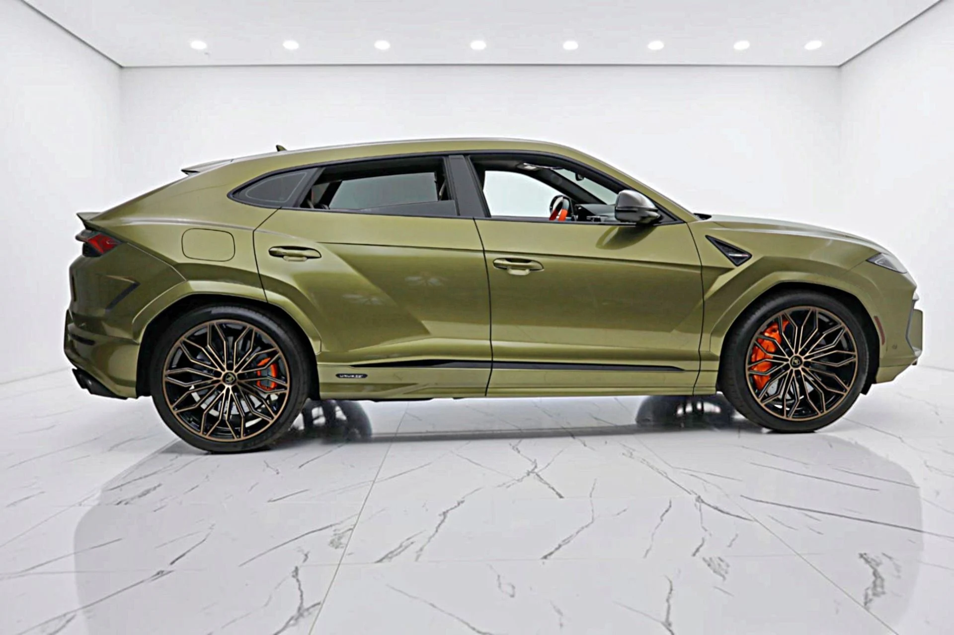 mph016_1802441068_Used_2026_Lamborghini_Urus_SE_3e1ade33b3