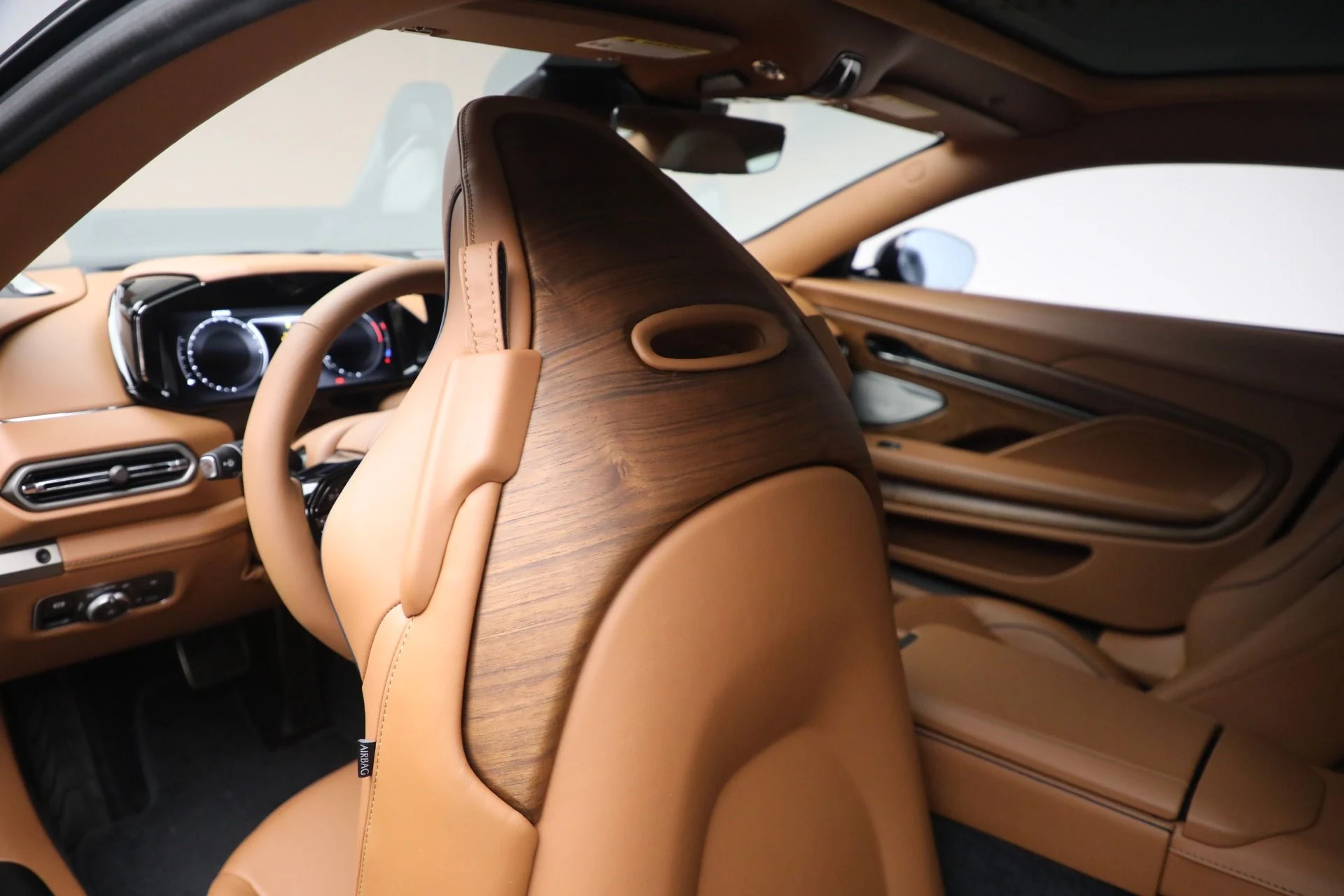 mph016_1805600275_New_2026_Aston_Martin_Vanquish_2e3420cda4