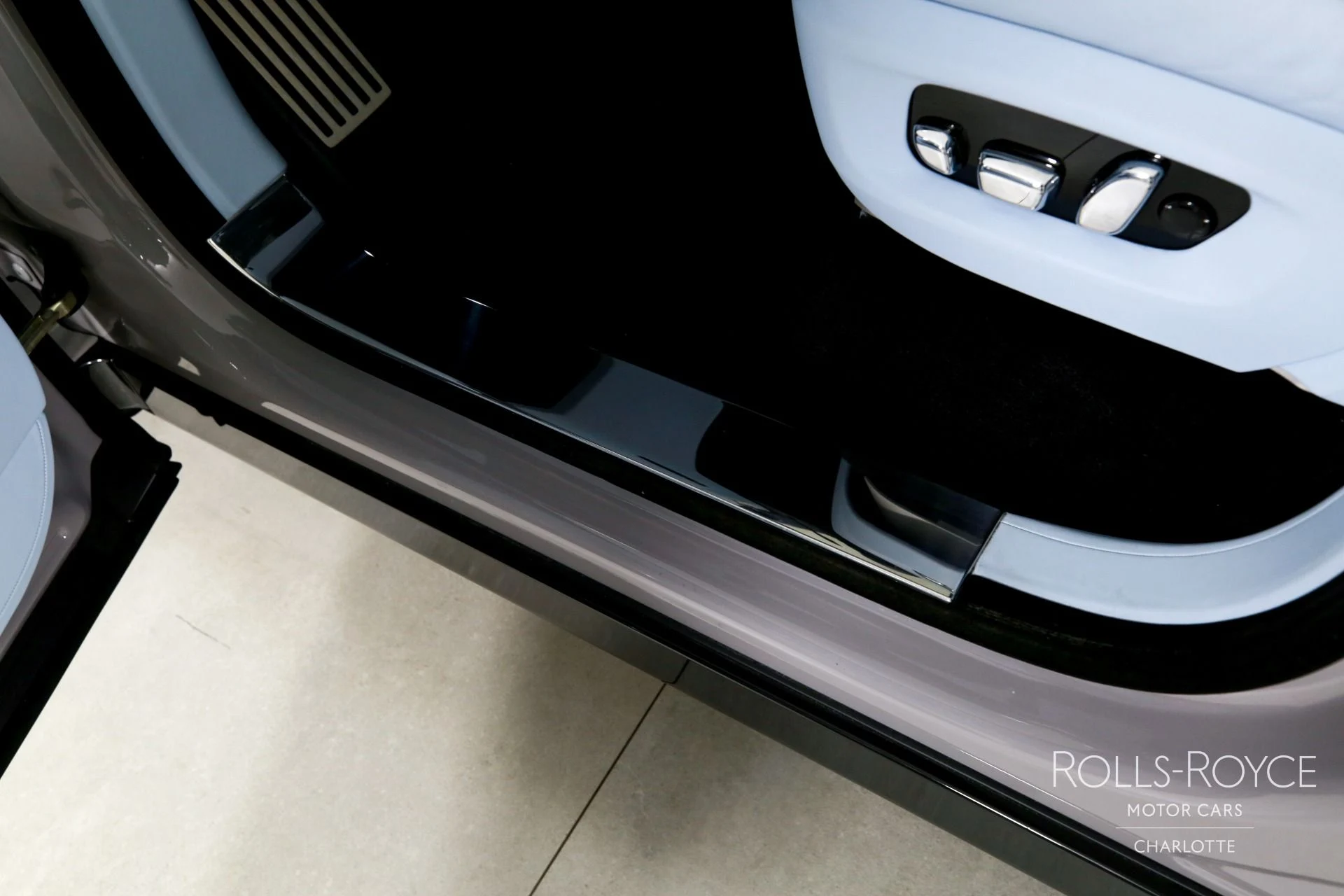 mph016_1816565367_Used_2025_Rolls_Royce_Cullinan_1771363273_d8247349a5