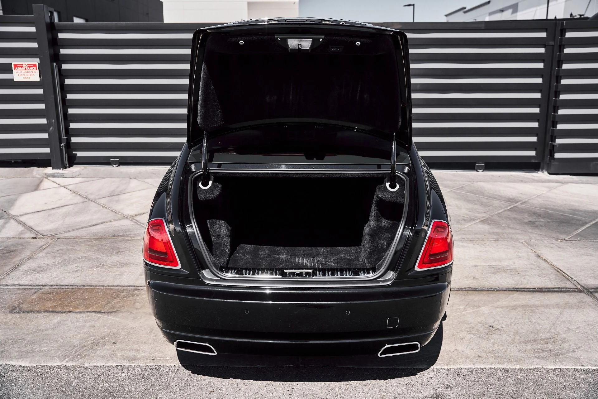 mph016_182493526_Used_2014_Rolls_Royce_Ghost_Base_1781025939_20127c3f67