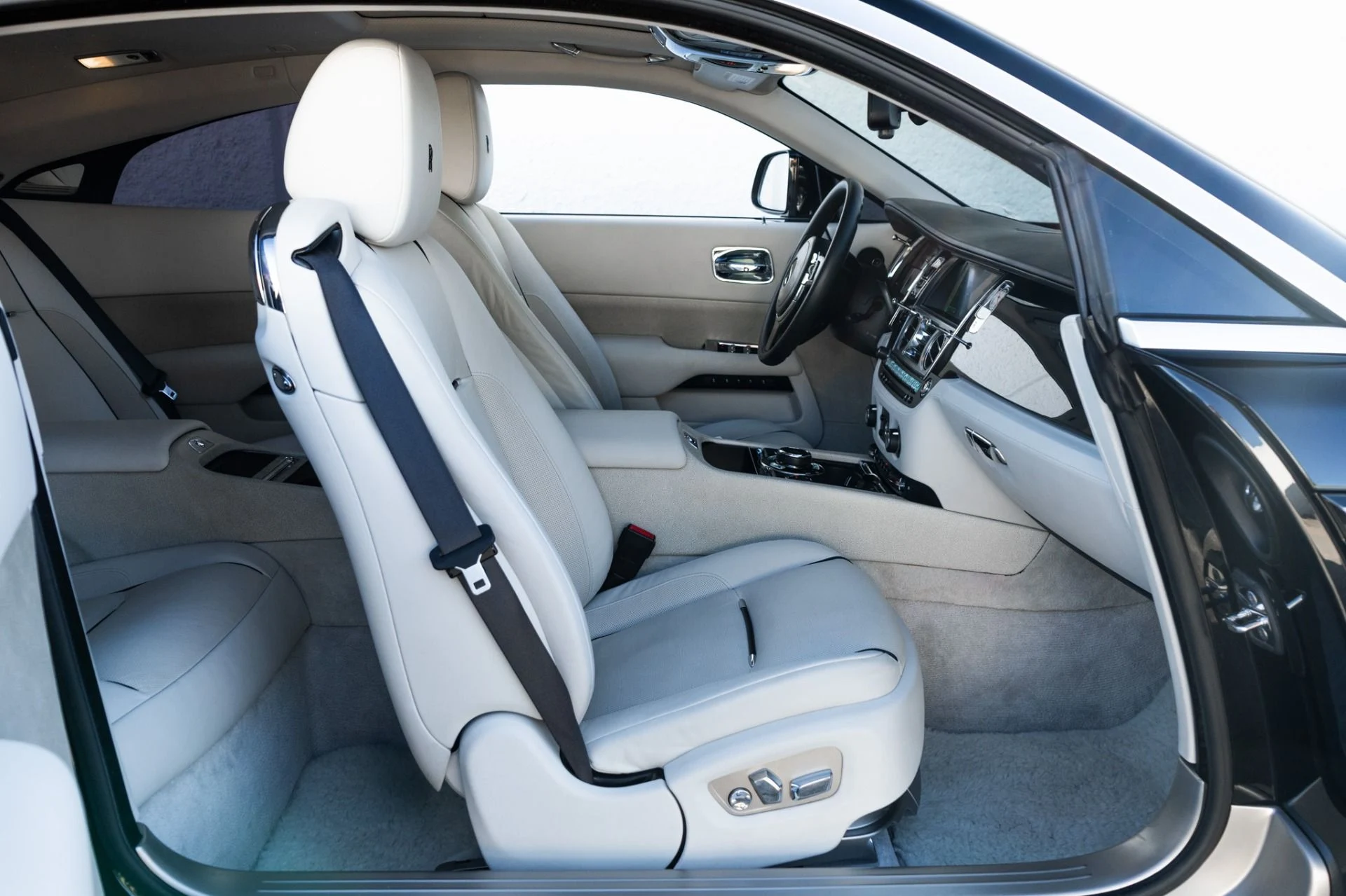 mph016_1829291590_Used_2014_Rolls_Royce_Wraith_1761760080_c0faadca49