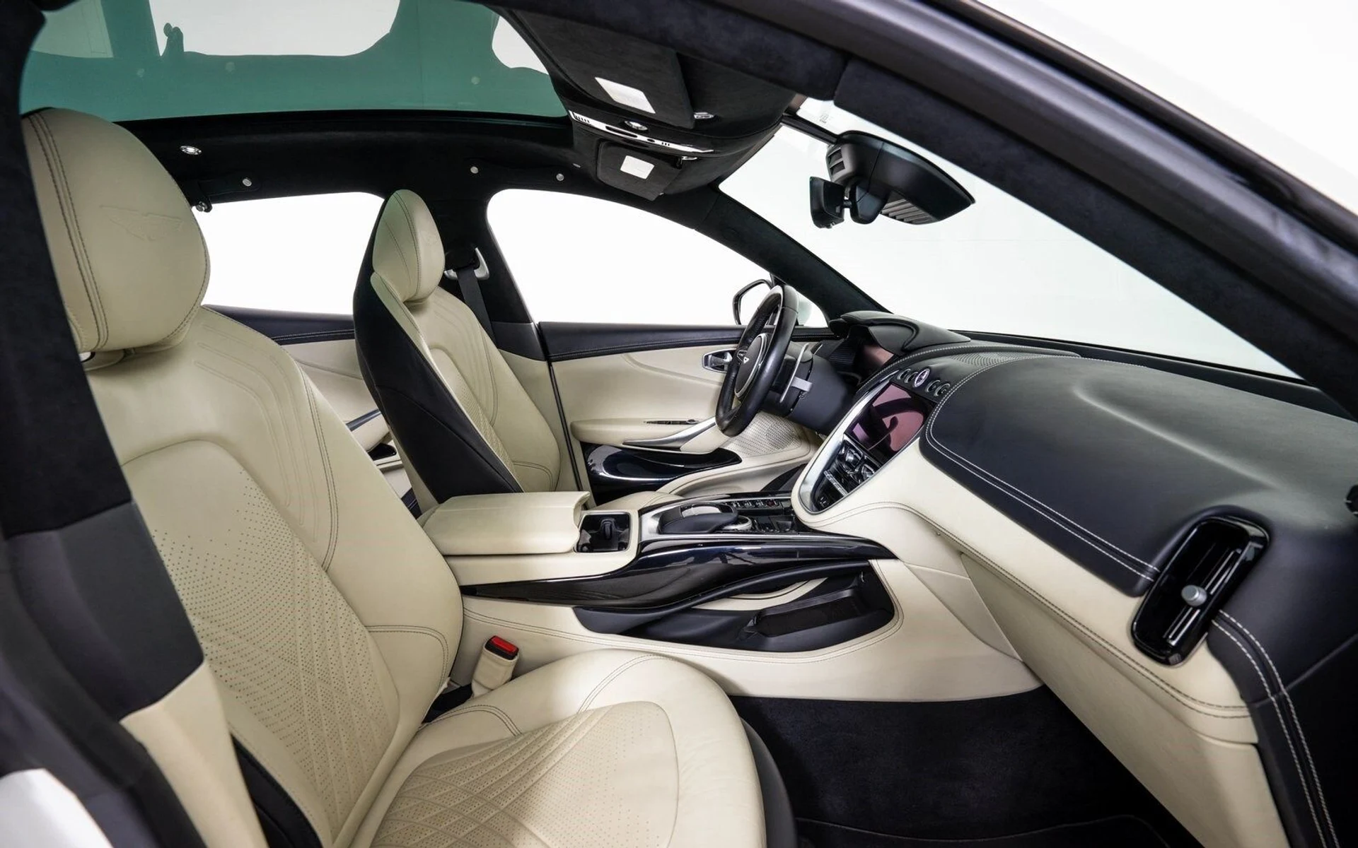 mph016_1832937093_ac8b2e5575ac32b891143c3f51a7e815x_5e02bc8280