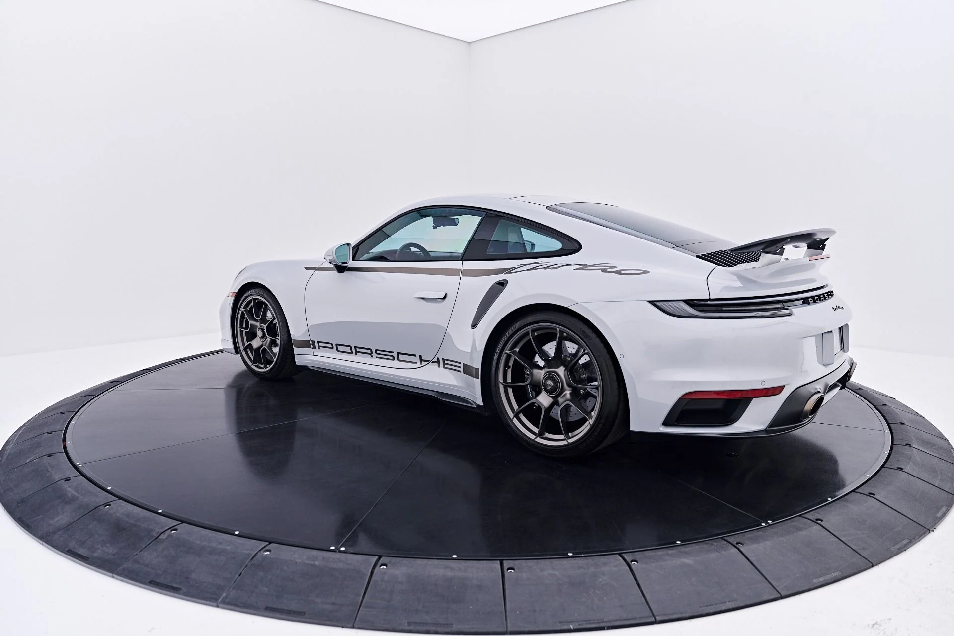 mph016_1834663678_Used_2025_Porsche_911_Turbo_S_1784161191_93551fad27