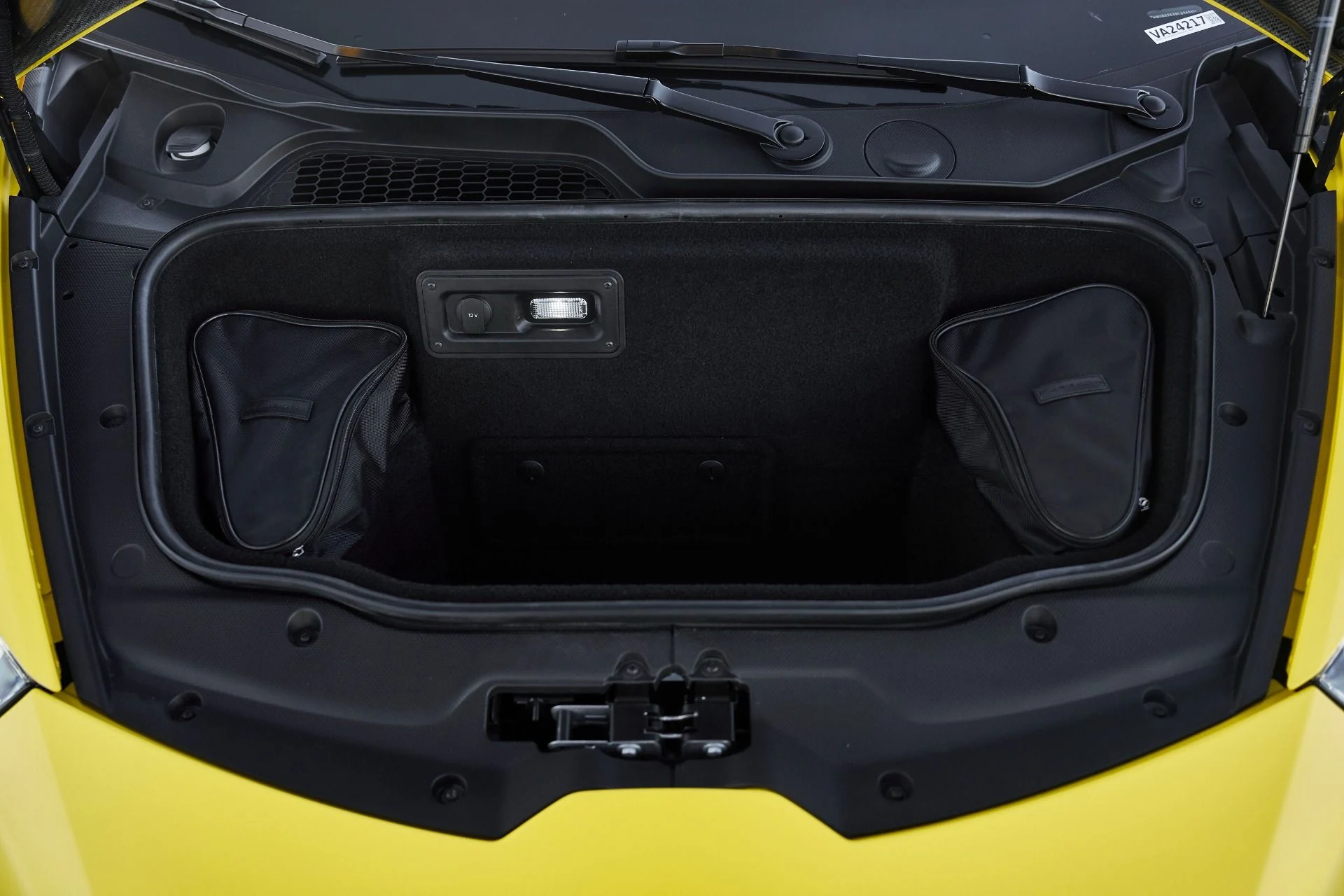 mph016_1836351074_Used_2023_Lamborghini_Huracan_Tecnica_Base_1765333479_3004fa2d06