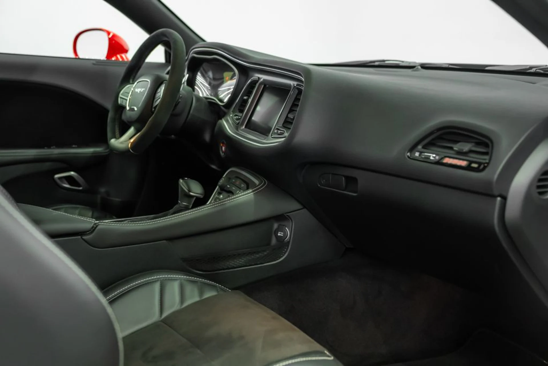 mph016_1844176404_dodge_challenger_2018_jpg_v_1775587595_22708b8744