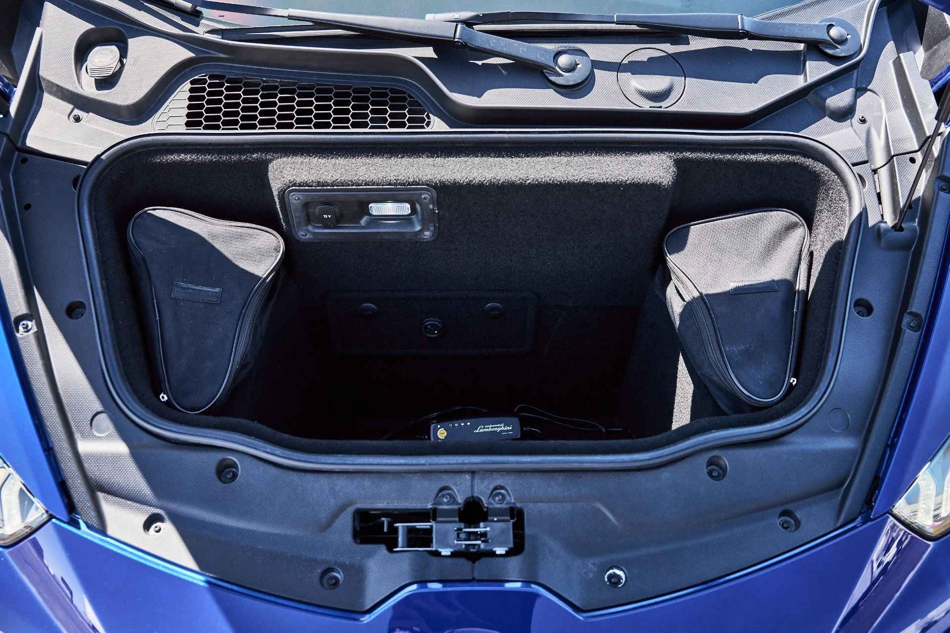 mph016_1850398040_Used_2020_Lamborghini_Huracan_EVO_Base_1777394780_3c09c20b6a