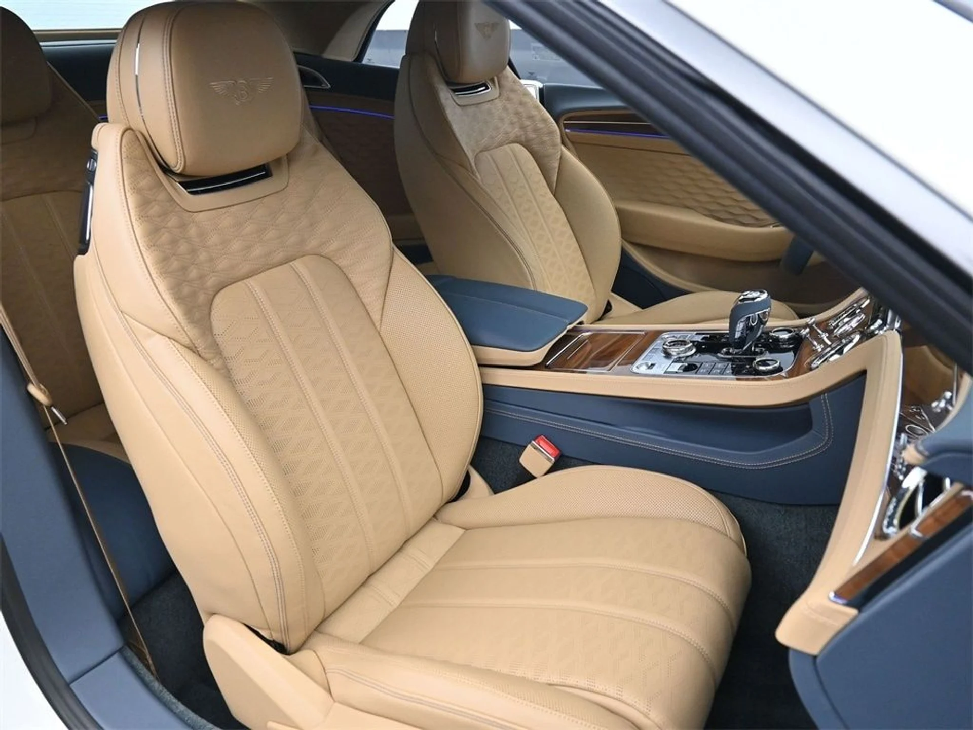 mph016_185193272_654afb50b2108a3ca8736a1526892318x_9a8b7cfbc1