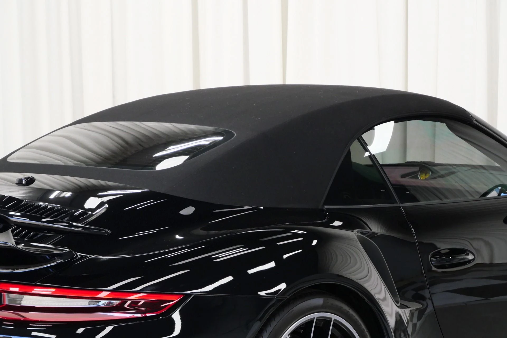 mph016_1859880648_Used_2019_Porsche_911_Turbo_S_Cabriolet_1756135575_29e5809bb8